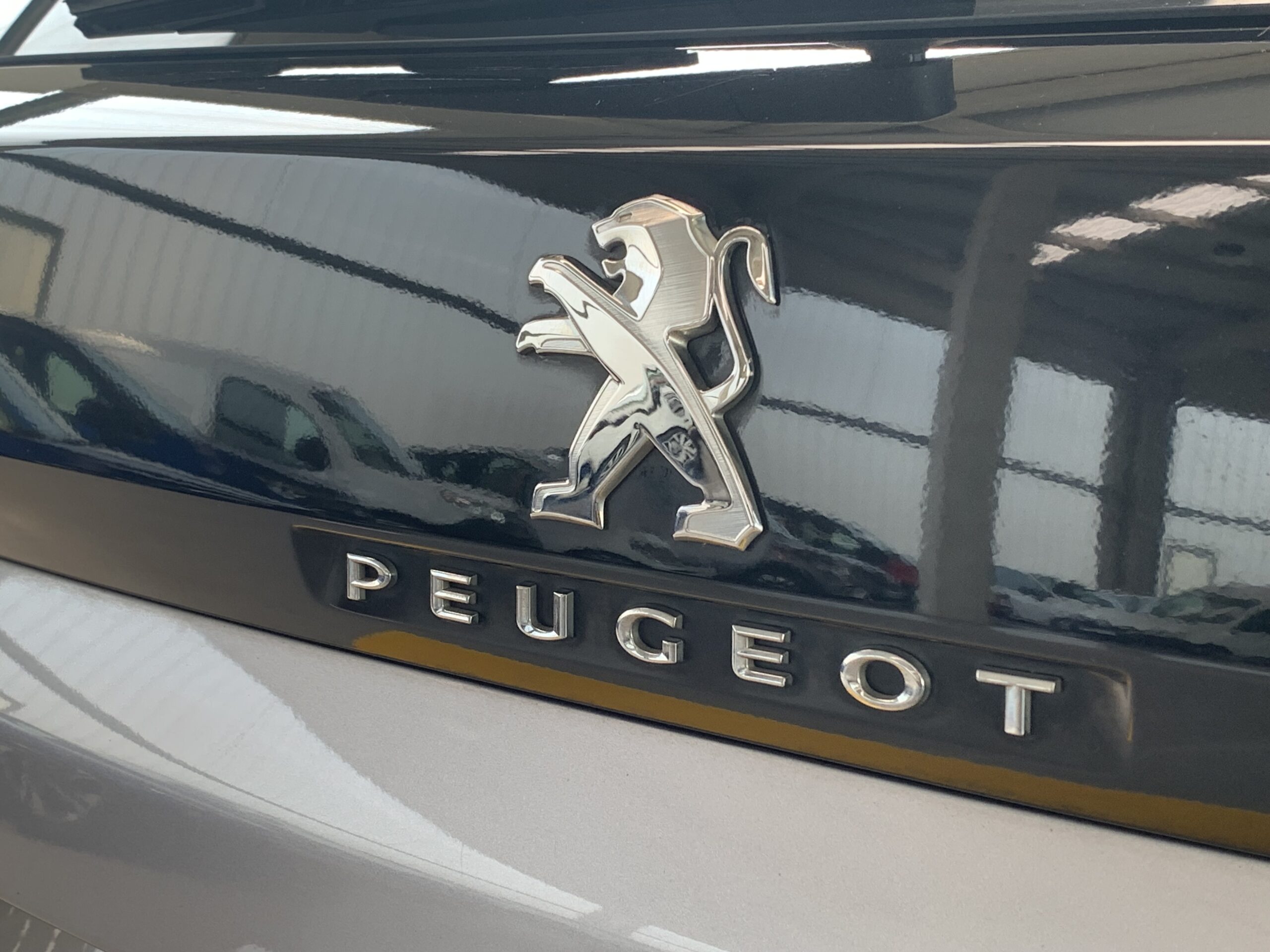 PEUGEOT 3008 ALLURE EAT8 PHEV (HIBRIDO ENCHUFABLE) 225CV