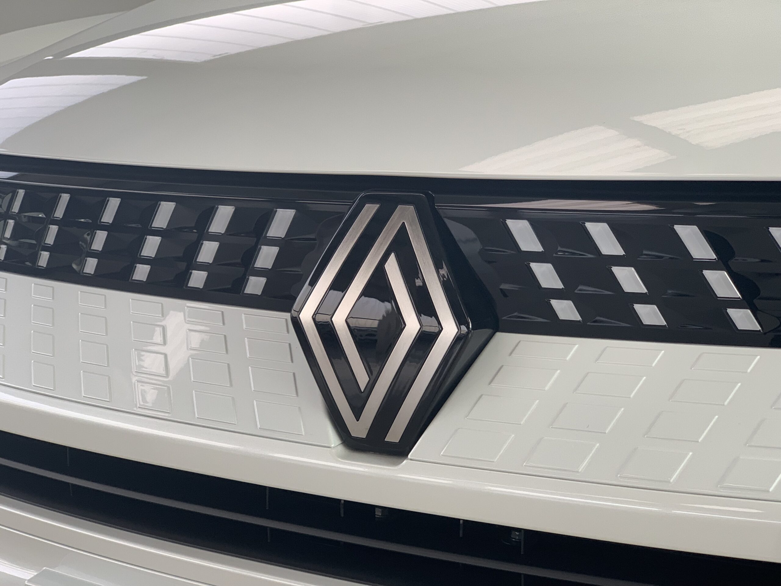 RENAULT CAPTUR TECHNO FULL HYBRID 160CV + TECHO NEGRO BRILLANTE + RUEDA DE EMERGENCIA