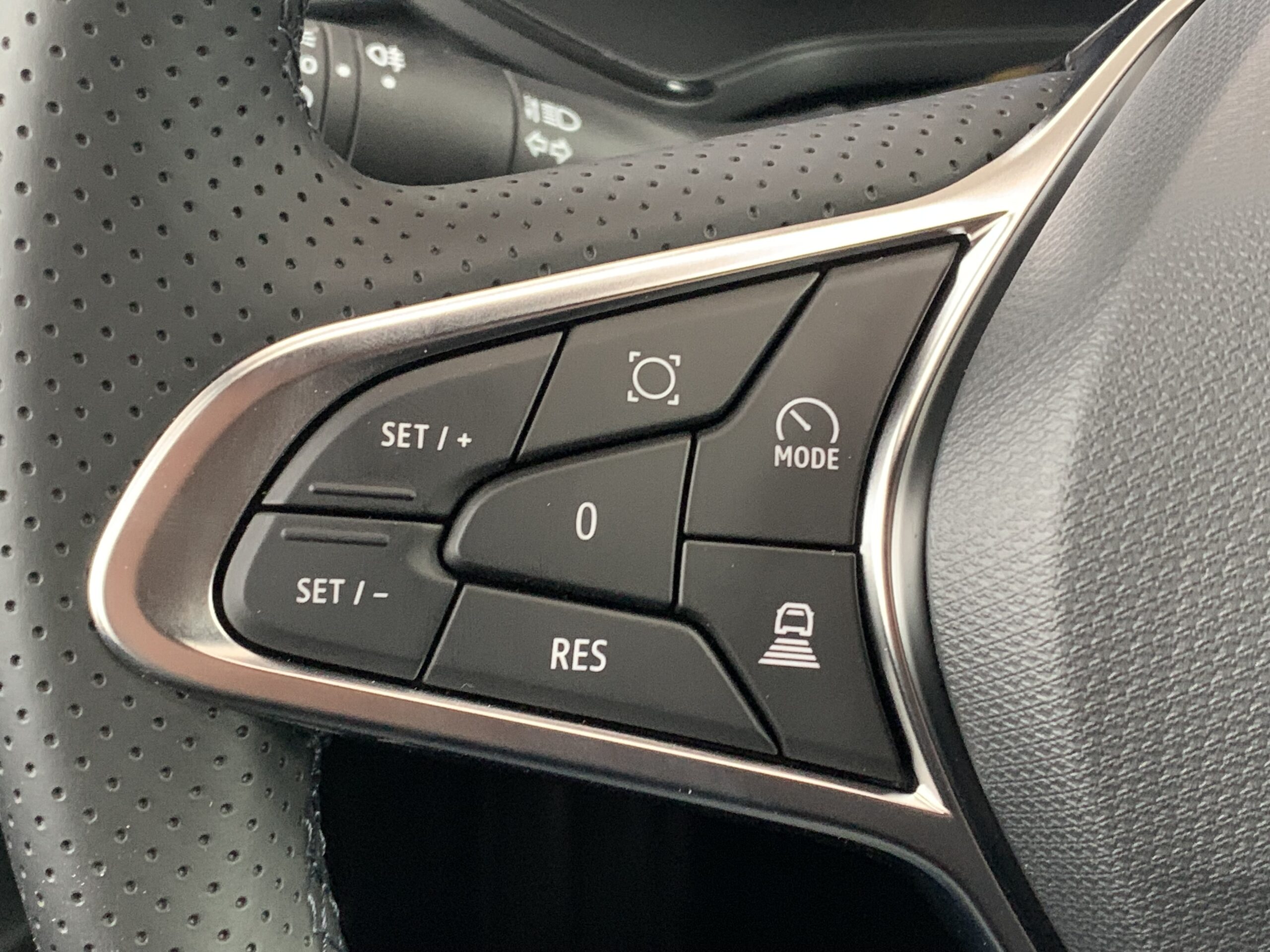 RENAULT CAPTUR TECHNO FULL HYBRID 160CV + TECHO NEGRO BRILLANTE + RUEDA DE EMERGENCIA