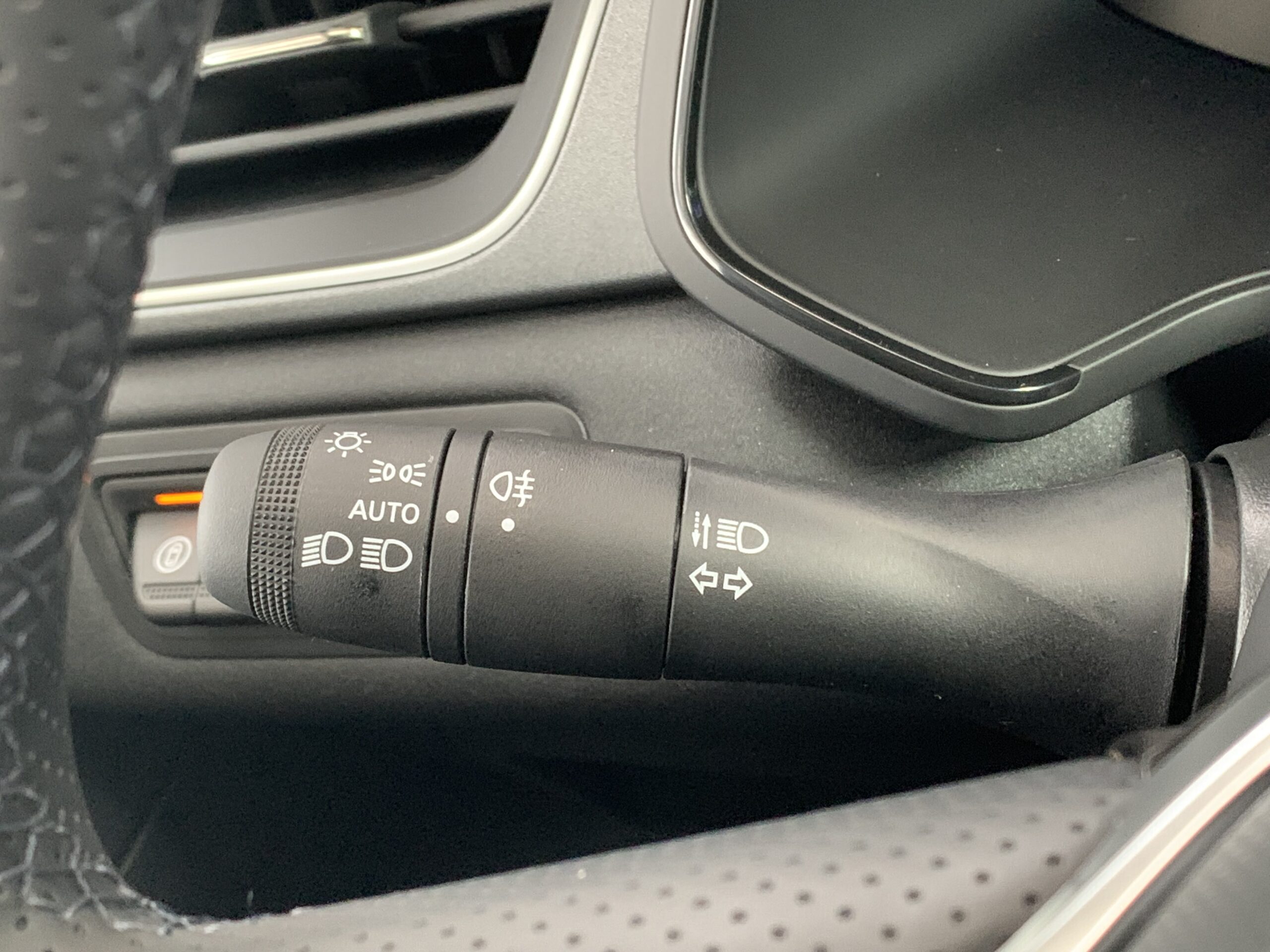 RENAULT CAPTUR TECHNO FULL HYBRID 160CV + TECHO NEGRO BRILLANTE + RUEDA DE EMERGENCIA