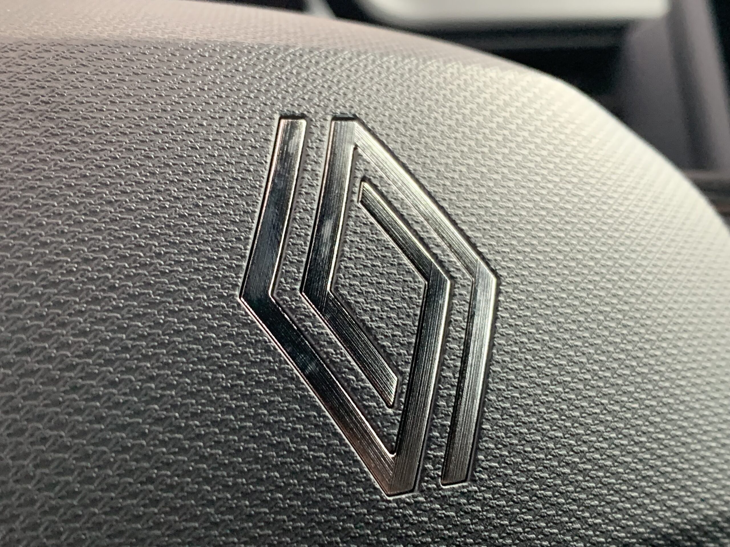 RENAULT CAPTUR TECHNO FULL HYBRID 160CV + TECHO NEGRO BRILLANTE + RUEDA DE EMERGENCIA