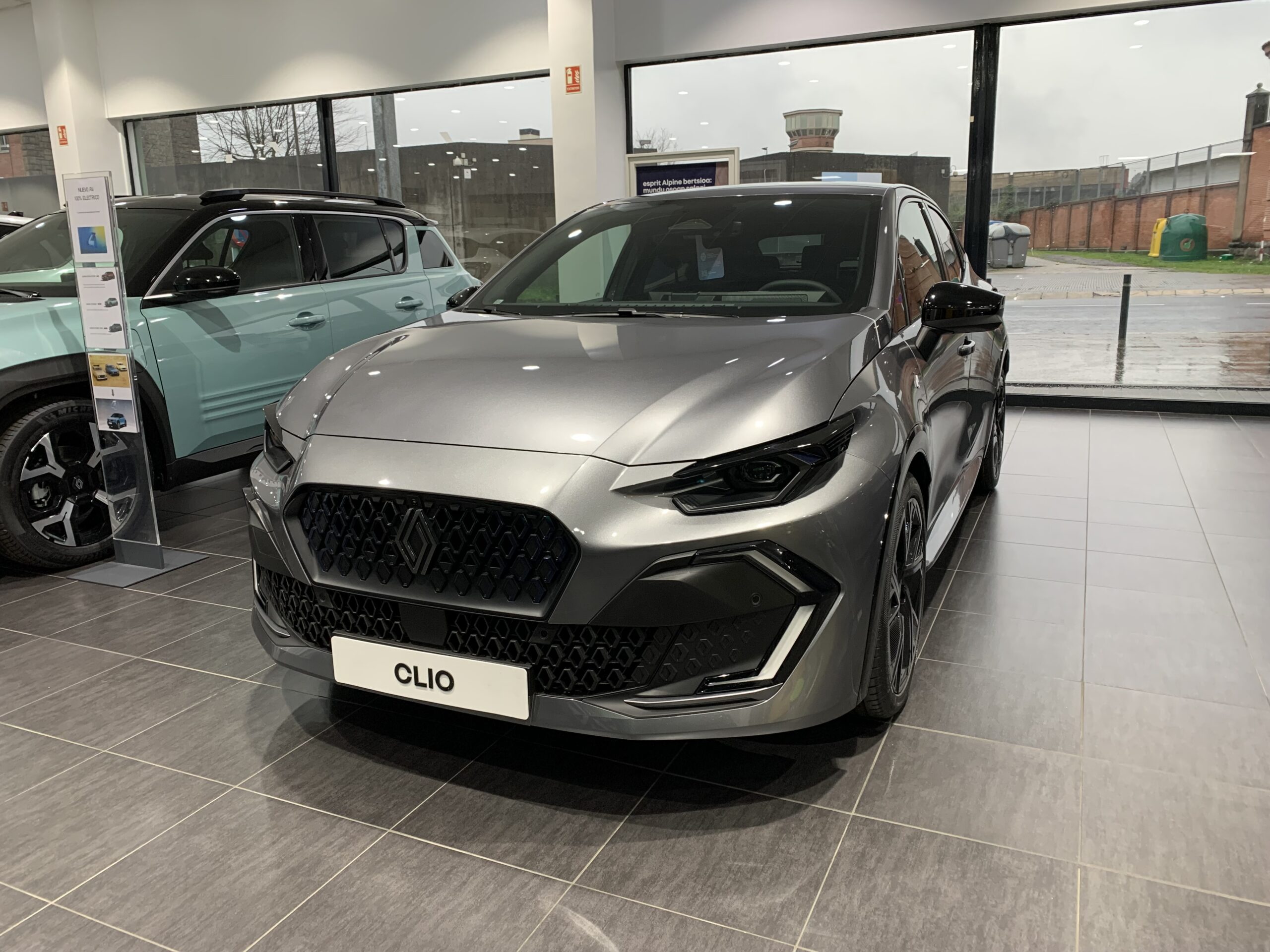 RENAULT NUEVO CLIO ESPIRIT ALPINE FULL HYBRID 160CV + PACK PARKING (CAMARA 360º + APARCAMIENTO MANOS LIBRES + AYUDA AL APARCAMIENTO DELANTERO, TRASERO & LATERAL)