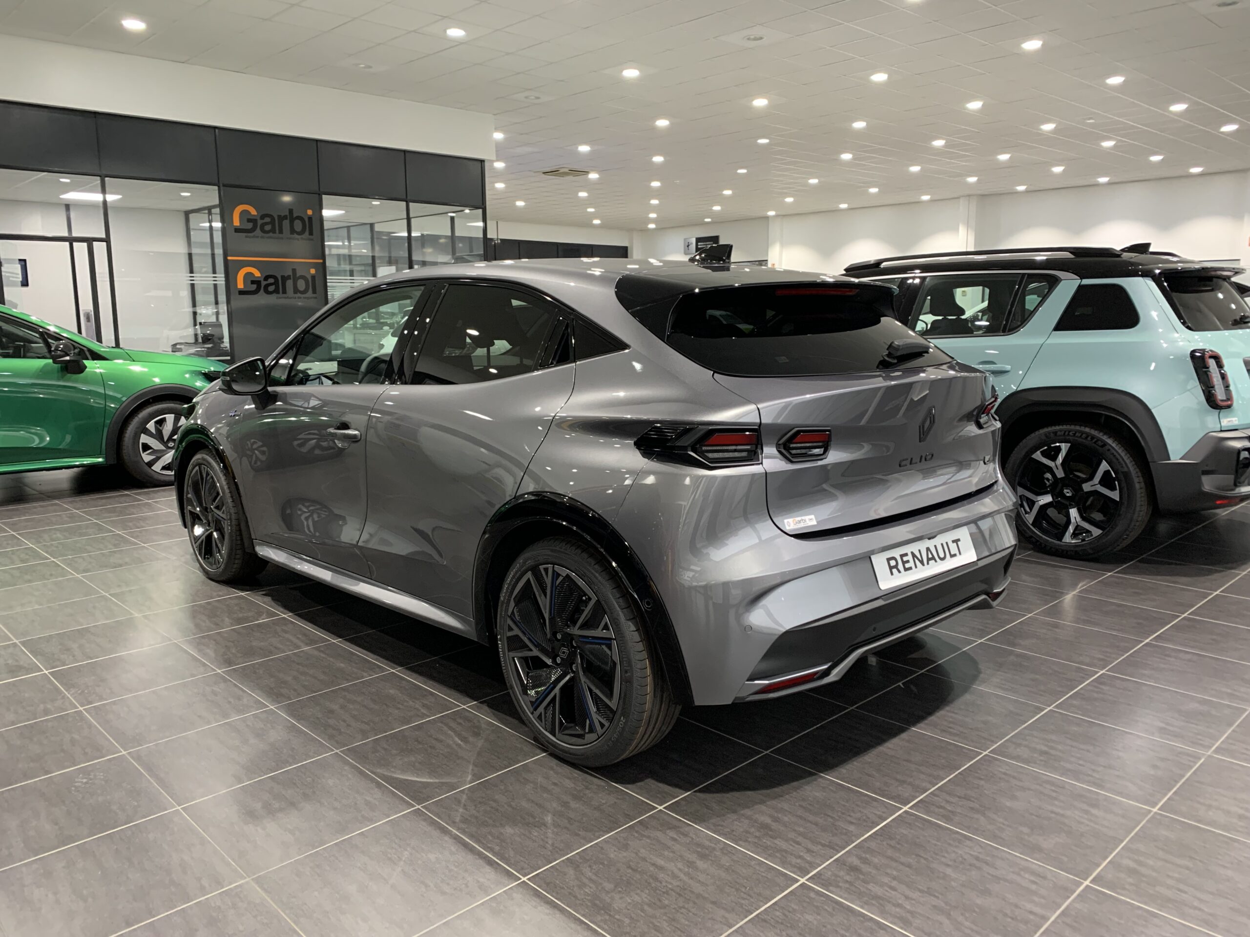 RENAULT NUEVO CLIO ESPIRIT ALPINE FULL HYBRID 160CV + PACK PARKING (CAMARA 360º + APARCAMIENTO MANOS LIBRES + AYUDA AL APARCAMIENTO DELANTERO, TRASERO & LATERAL)