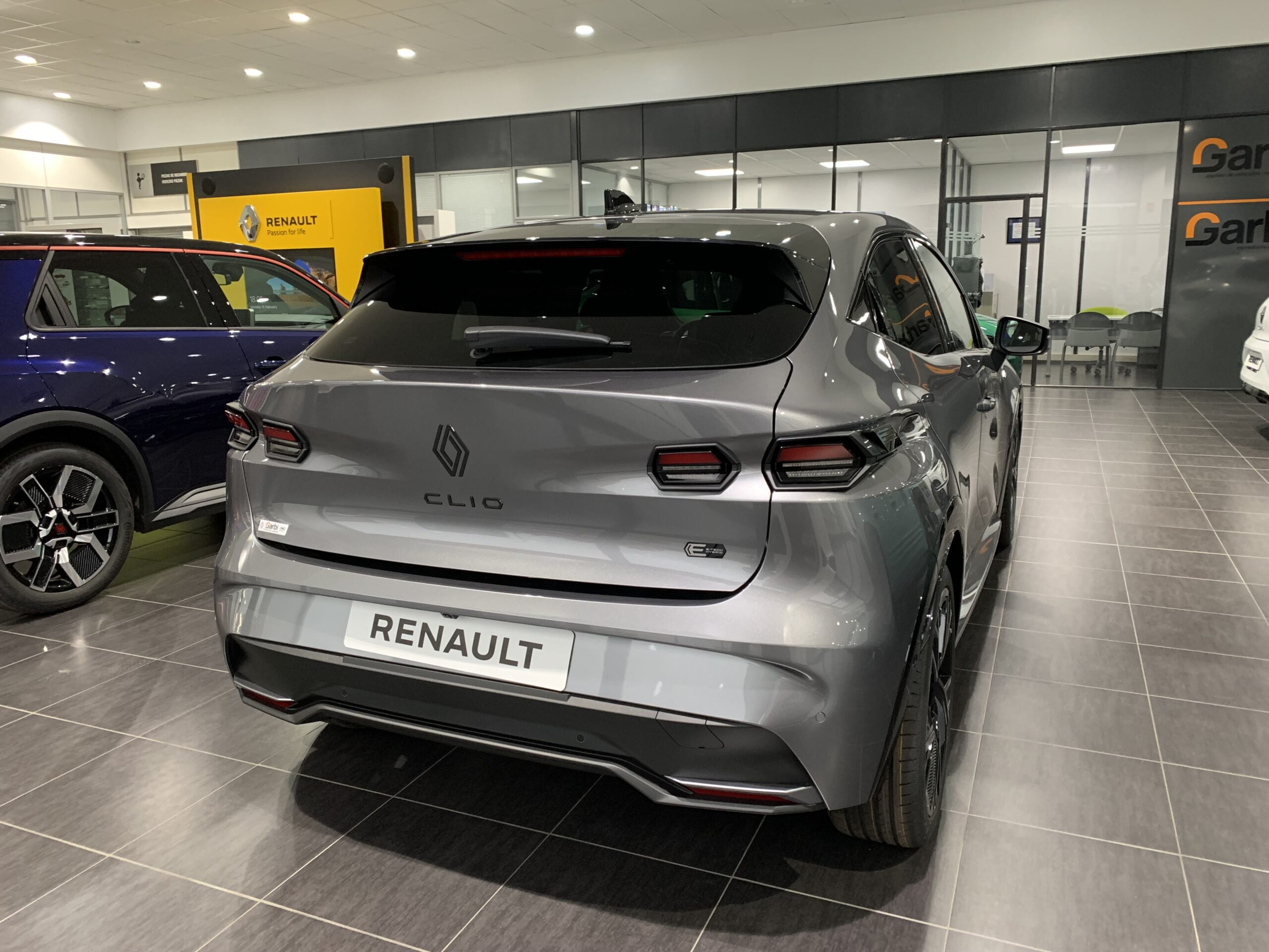 RENAULT NUEVO CLIO ESPIRIT ALPINE FULL HYBRID 160CV + PACK PARKING (CAMARA 360º + APARCAMIENTO MANOS LIBRES + AYUDA AL APARCAMIENTO DELANTERO, TRASERO & LATERAL)