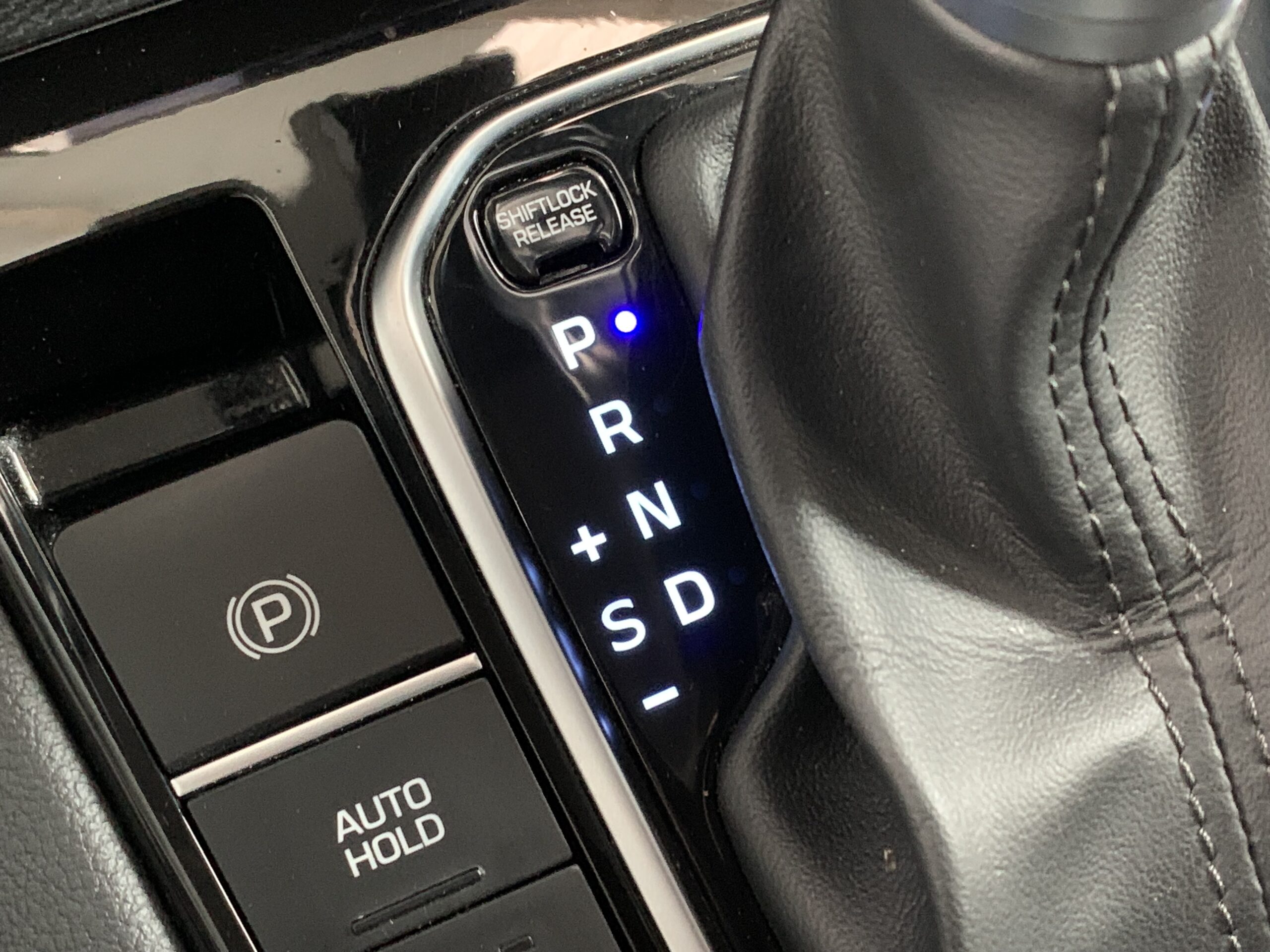 HYUNDAI IONIQ STYLE 1.6 GDI HIBRIDO ENCHUFABLE 141CV