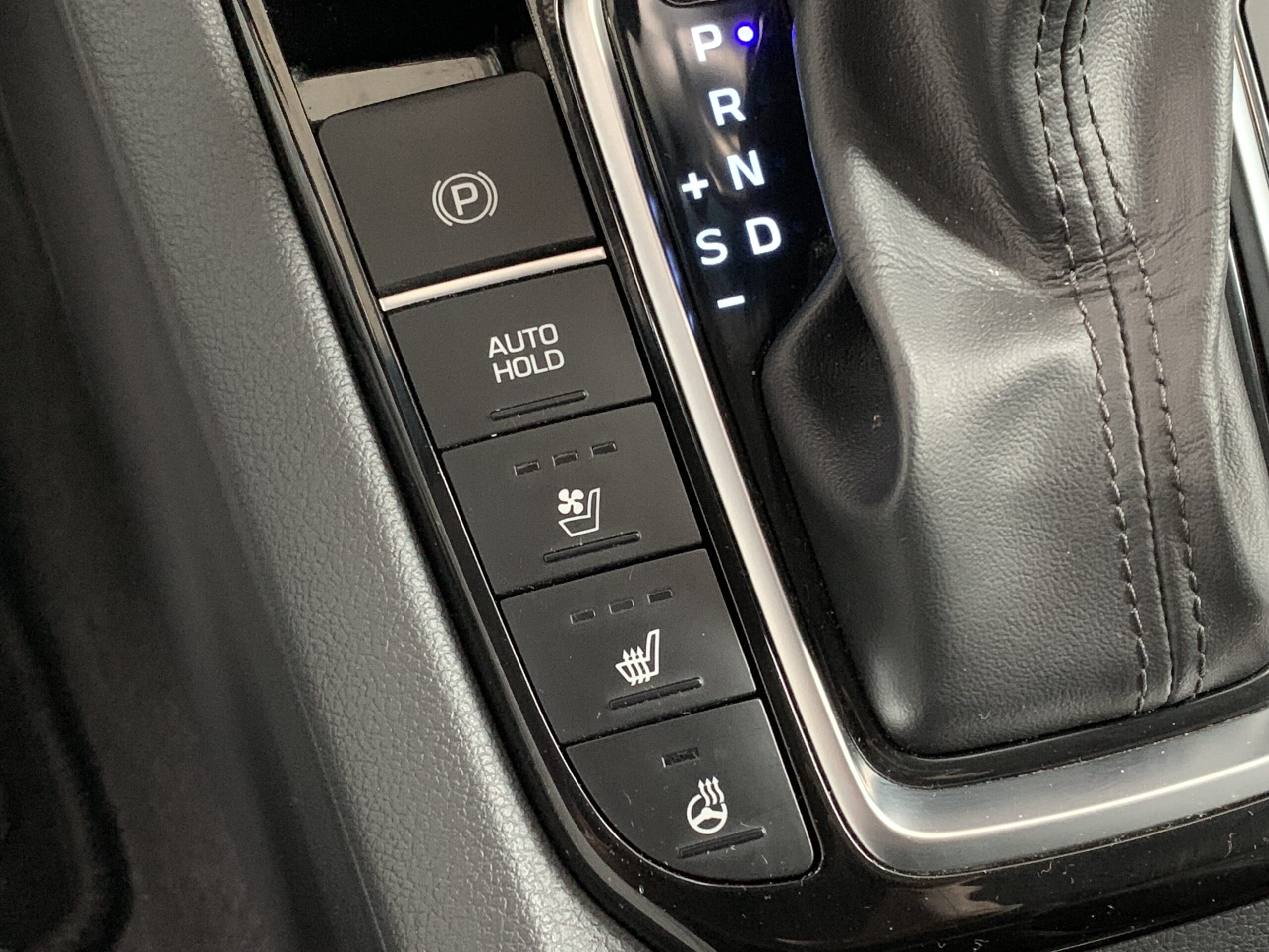 HYUNDAI IONIQ STYLE 1.6 GDI HIBRIDO ENCHUFABLE 141CV