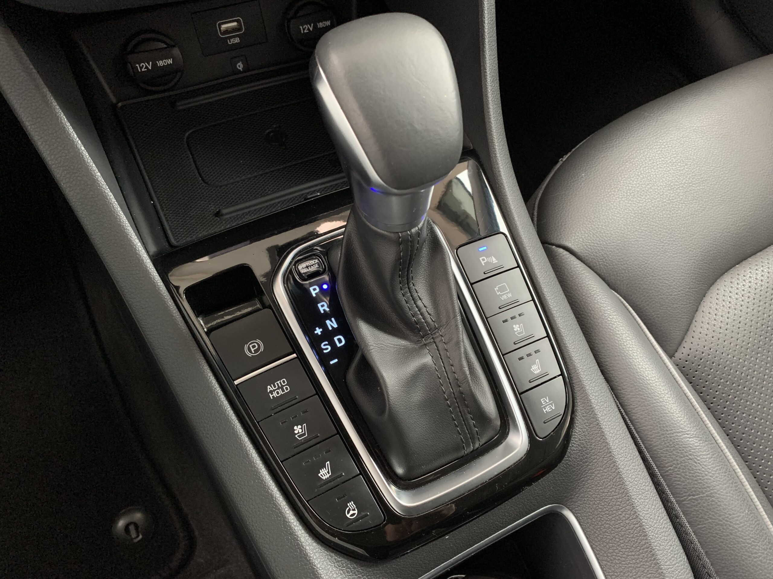 HYUNDAI IONIQ STYLE 1.6 GDI HIBRIDO ENCHUFABLE 141CV