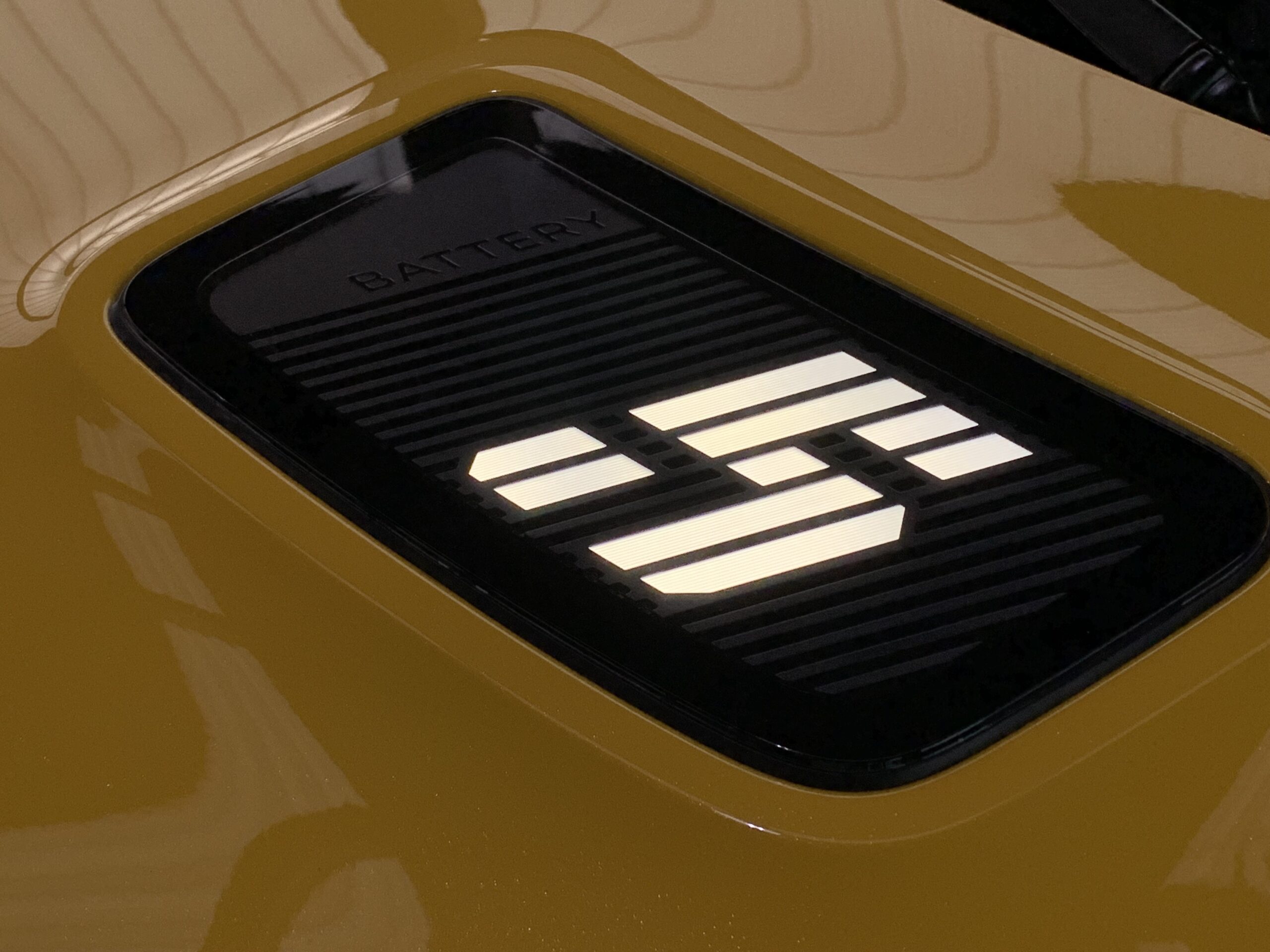 R5 100% ELECTRICO ICONIC CINQ 150CV AUTONOMIA CONFORT (HASTA 412KM) + CARGADOR BIDIRECCIONAL POWER TO OBJECT + PACK SAFETY & EASY DRIVE + SISTEMA MULTIMEDIA OPEN RLINK 10,1″ CON GOOGLE INTEGRADO Y AUDIO HARMAN KARDON