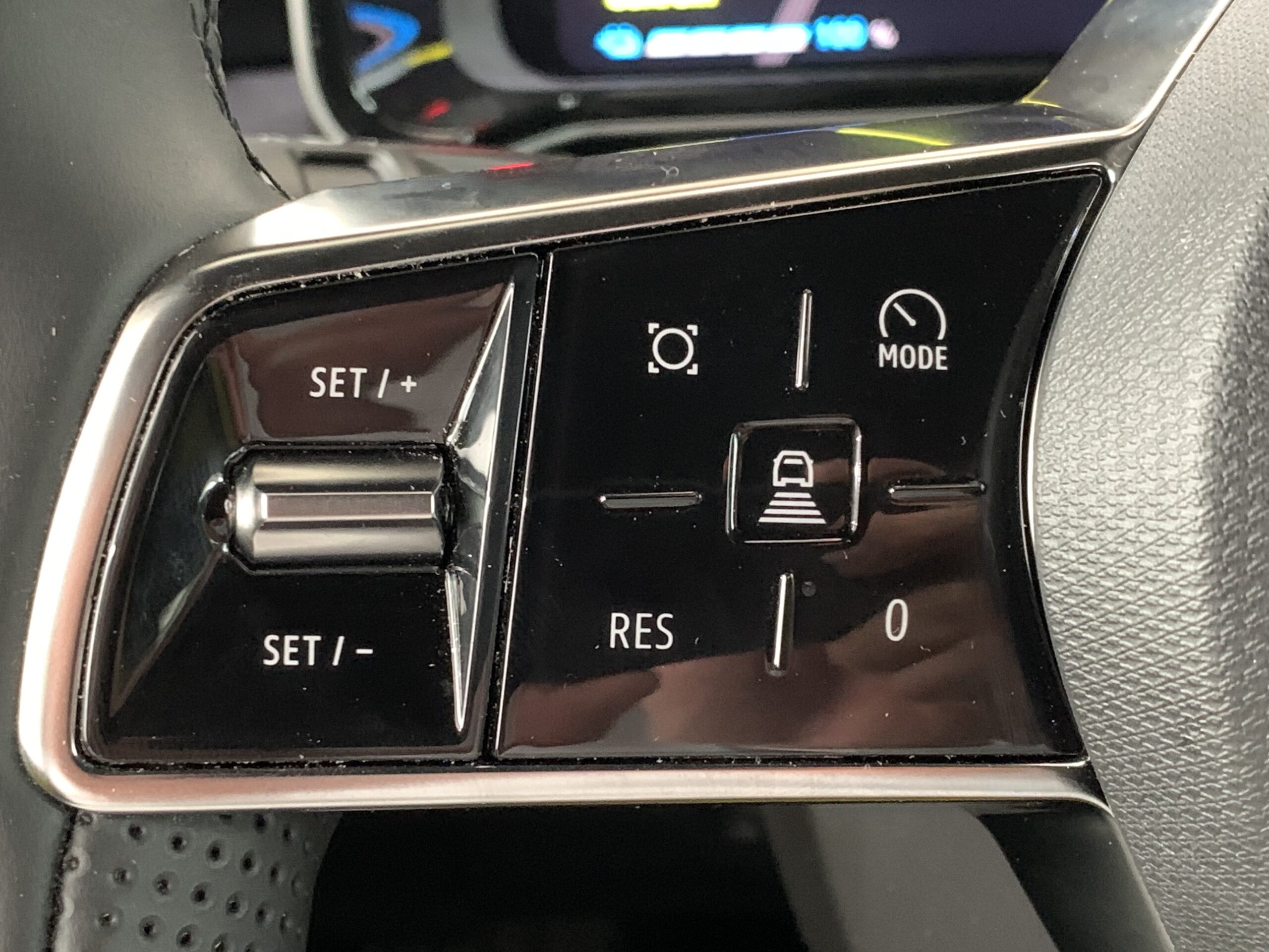 R5 100% ELECTRICO ICONIC CINQ 150CV AUTONOMIA CONFORT (HASTA 412KM) + CARGADOR BIDIRECCIONAL POWER TO OBJECT + PACK SAFETY & EASY DRIVE + SISTEMA MULTIMEDIA OPEN RLINK 10,1″ CON GOOGLE INTEGRADO Y AUDIO HARMAN KARDON