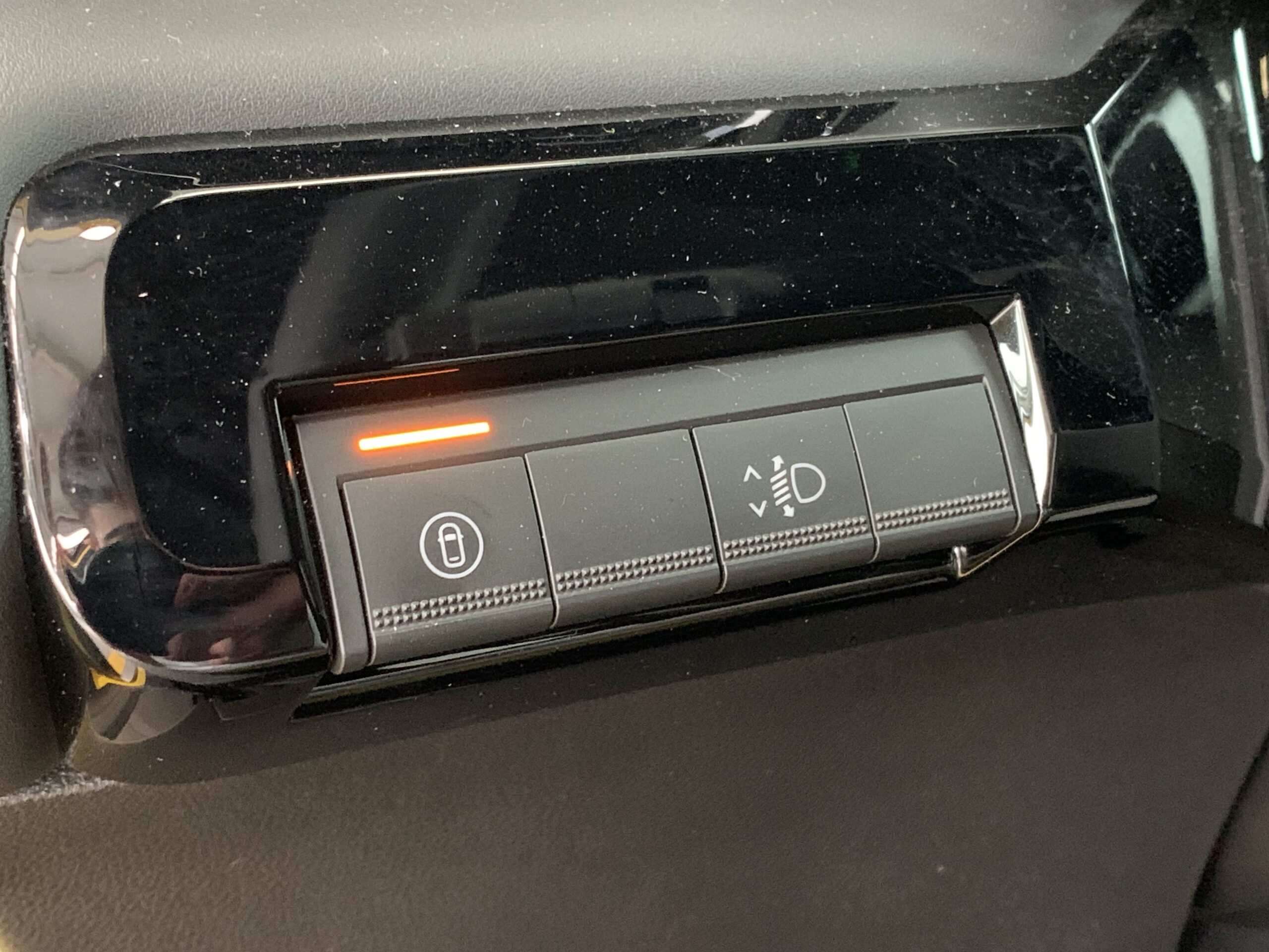 R5 100% ELECTRICO ICONIC CINQ 150CV AUTONOMIA CONFORT (HASTA 412KM) + CARGADOR BIDIRECCIONAL POWER TO OBJECT + PACK SAFETY & EASY DRIVE + SISTEMA MULTIMEDIA OPEN RLINK 10,1″ CON GOOGLE INTEGRADO Y AUDIO HARMAN KARDON