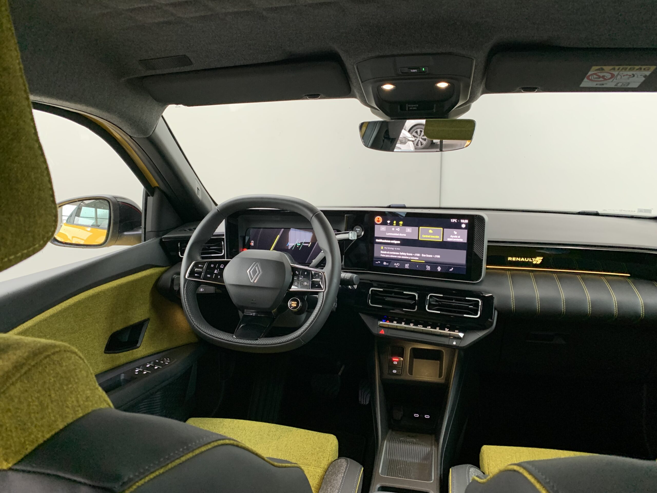 R5 100% ELECTRICO ICONIC CINQ 150CV AUTONOMIA CONFORT (HASTA 412KM) + CARGADOR BIDIRECCIONAL POWER TO OBJECT + PACK SAFETY & EASY DRIVE + SISTEMA MULTIMEDIA OPEN RLINK 10,1″ CON GOOGLE INTEGRADO Y AUDIO HARMAN KARDON