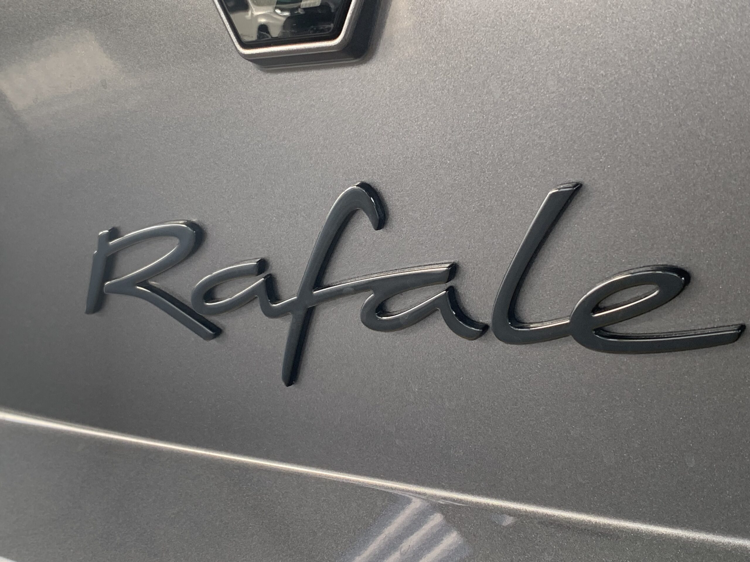 RENAULT RAFALE ESPIRIT ALPINE FULL HYBRID 200CV + PACK DRIVING & HEATING + PACK CITY PREMIUM + PACK CONFORT + RUEDA DE EMERGENCIA