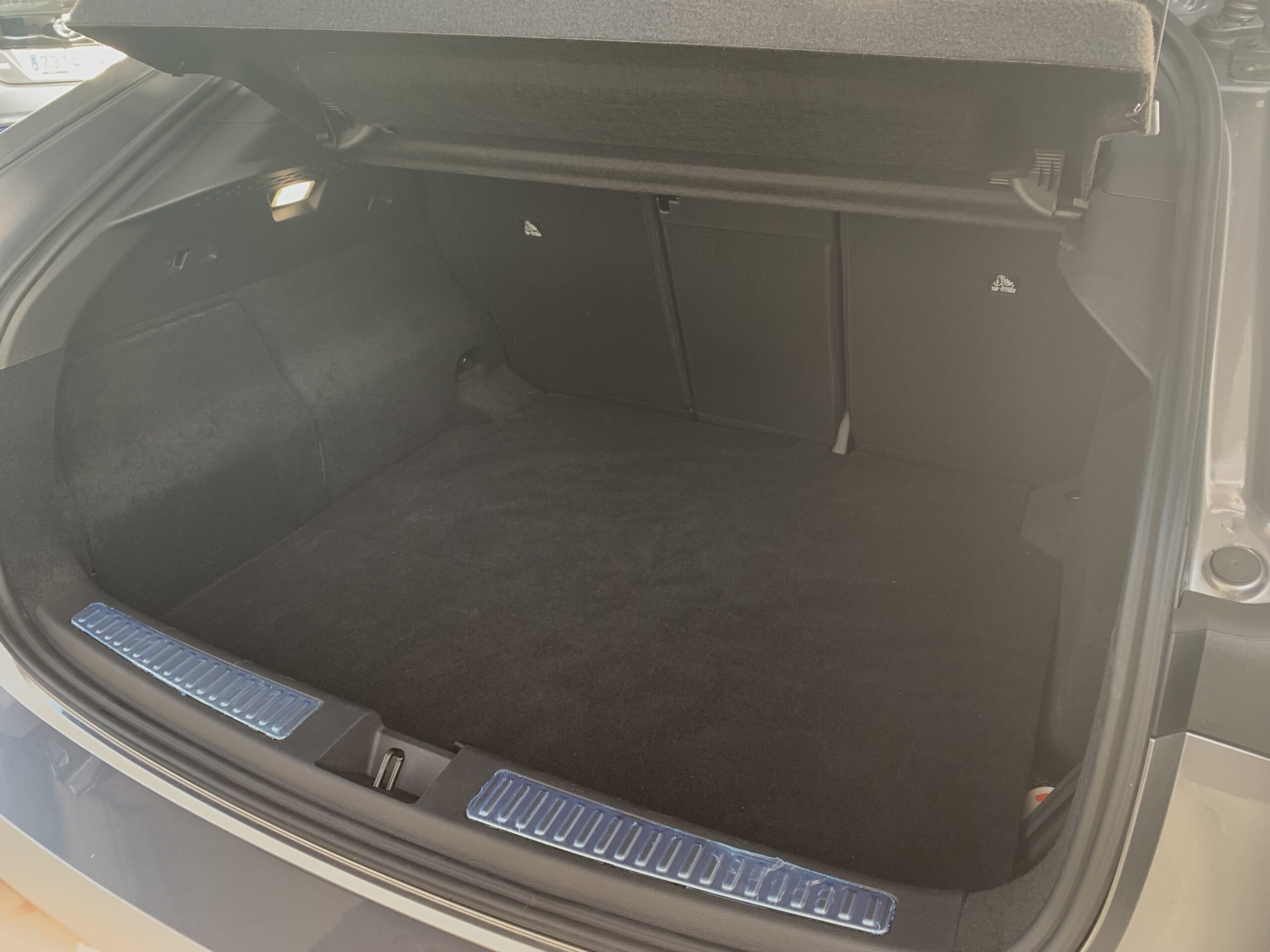 RENAULT RAFALE ESPIRIT ALPINE FULL HYBRID 200CV + PACK DRIVING & HEATING + PACK CITY PREMIUM + PACK CONFORT + RUEDA DE EMERGENCIA