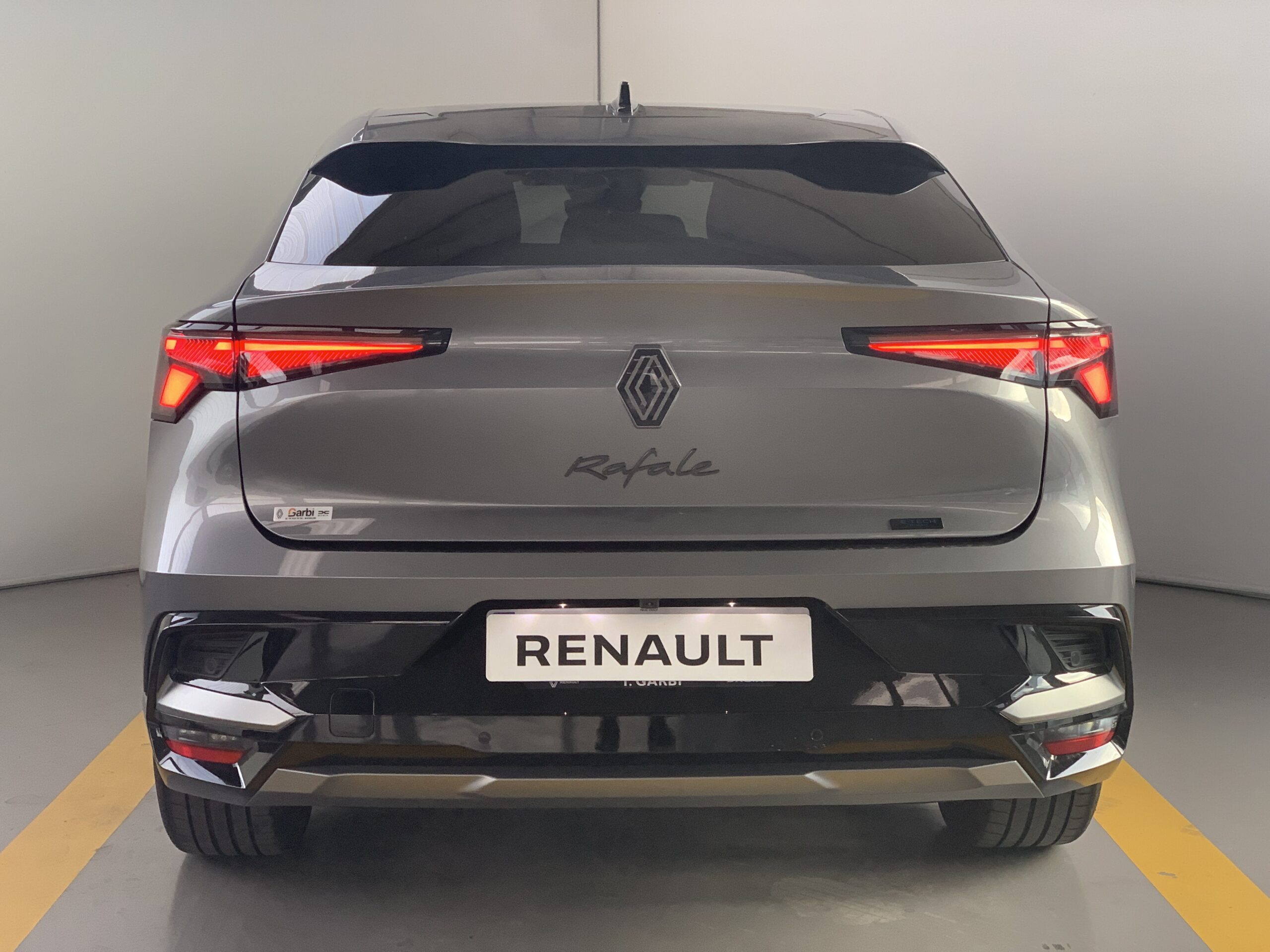 RENAULT RAFALE ESPIRIT ALPINE FULL HYBRID 200CV + PACK DRIVING & HEATING + PACK CITY PREMIUM + PACK CONFORT + RUEDA DE EMERGENCIA
