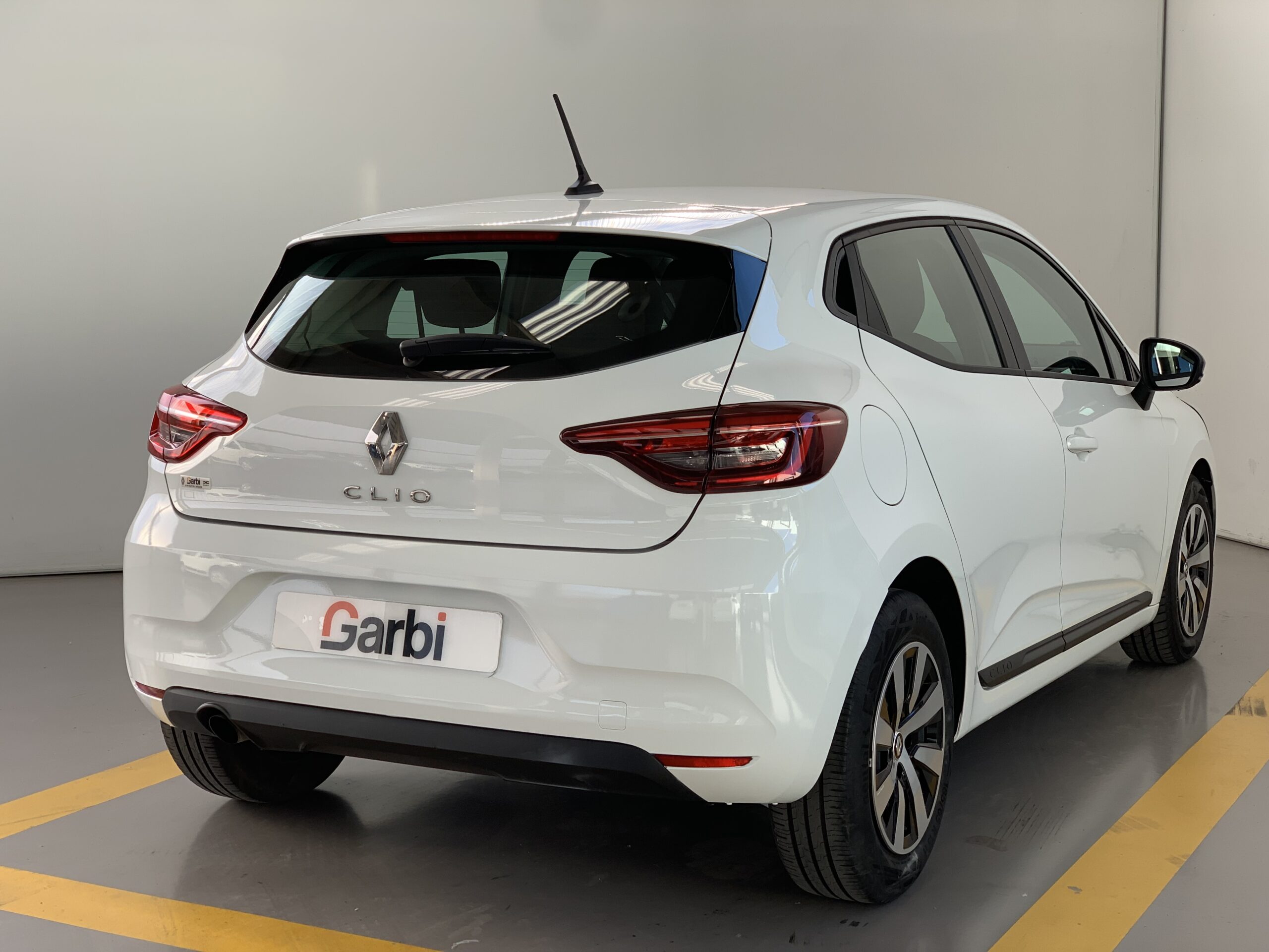 RENAULT CLIO EQUILIBRE DCI 100CV + RUEDA DE REPUESTO