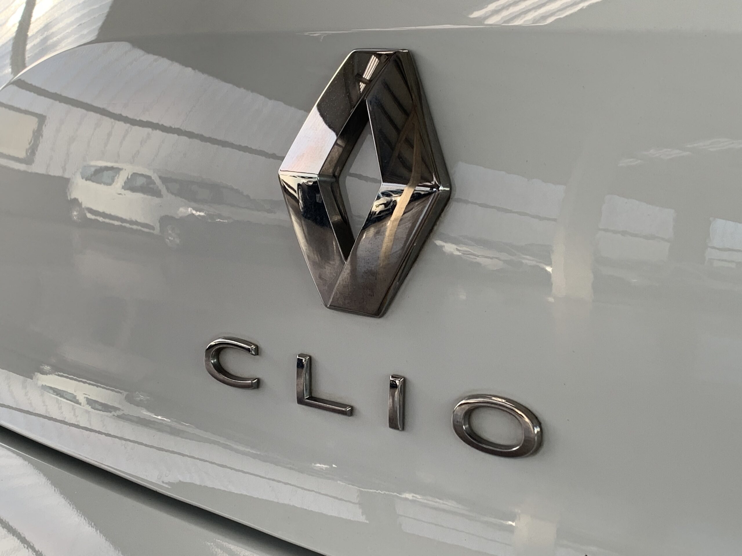 RENAULT CLIO EQUILIBRE DCI 100CV + RUEDA DE REPUESTO