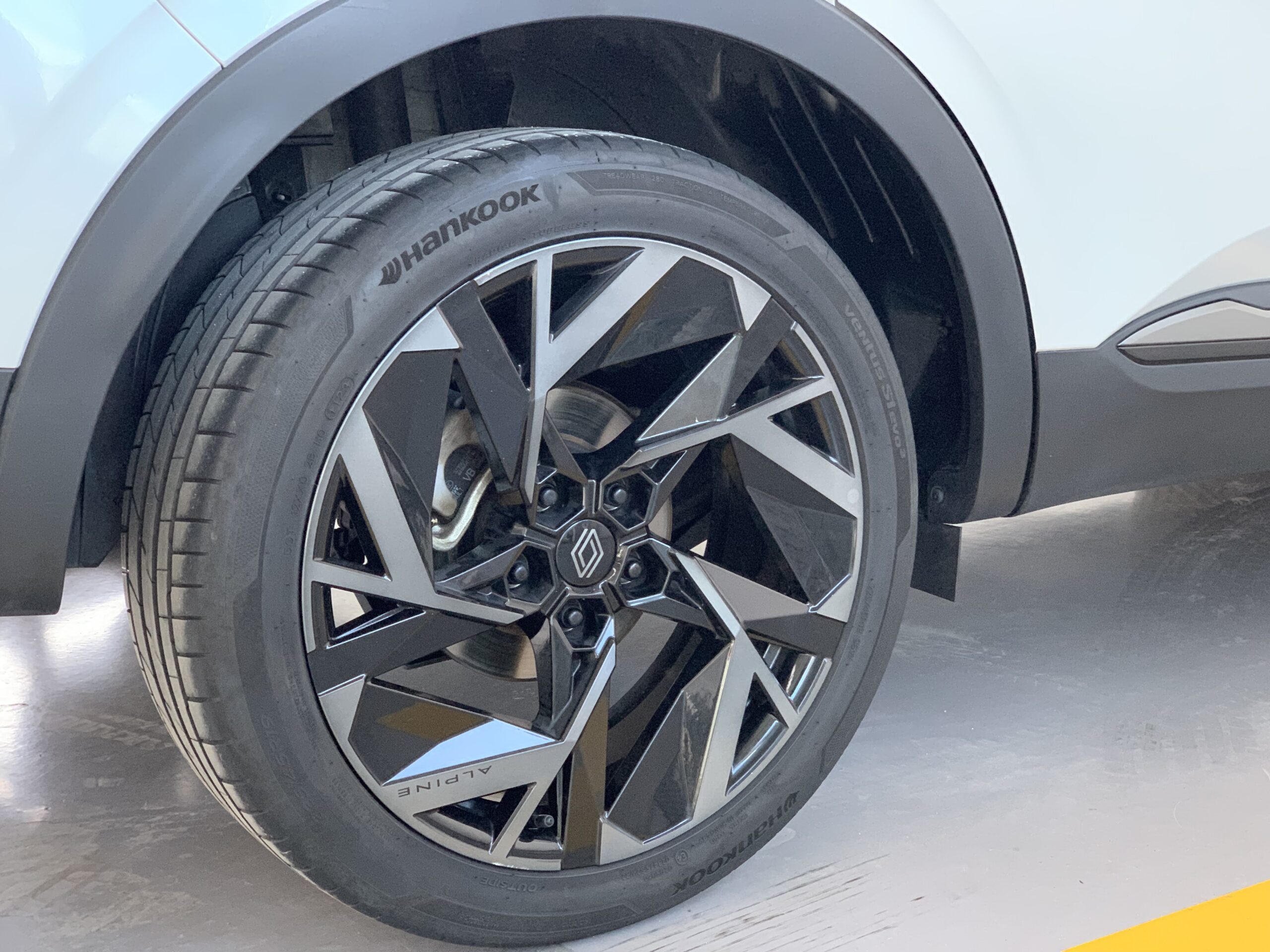 NUEVO ARKANA ESPIRIT ALPINE E-TECH 145CV + TECHO NEGRO + PACK PARKING (CAMARA 360º)