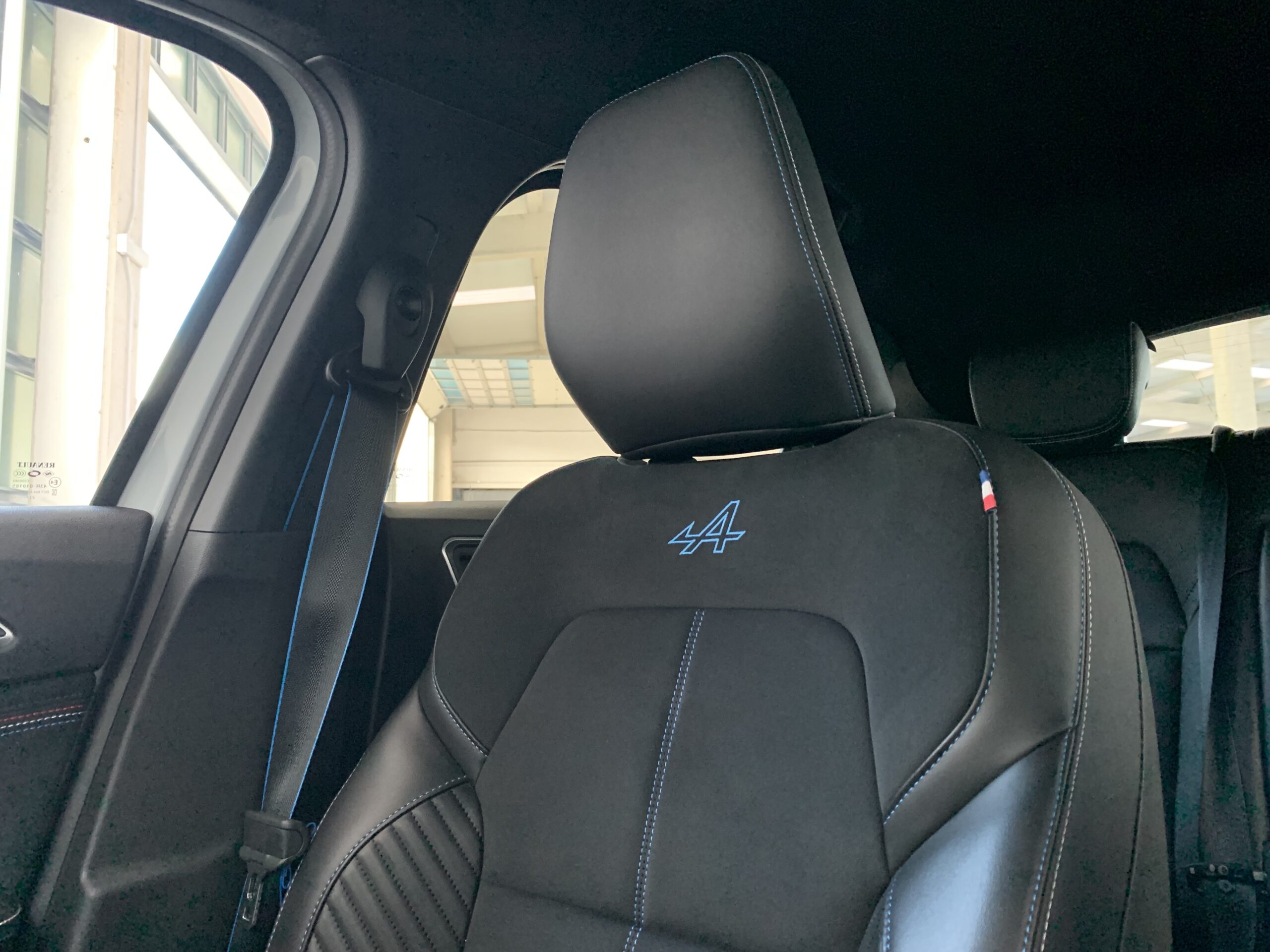 NUEVO ARKANA ESPIRIT ALPINE E-TECH 145CV + TECHO NEGRO + PACK PARKING (CAMARA 360º)