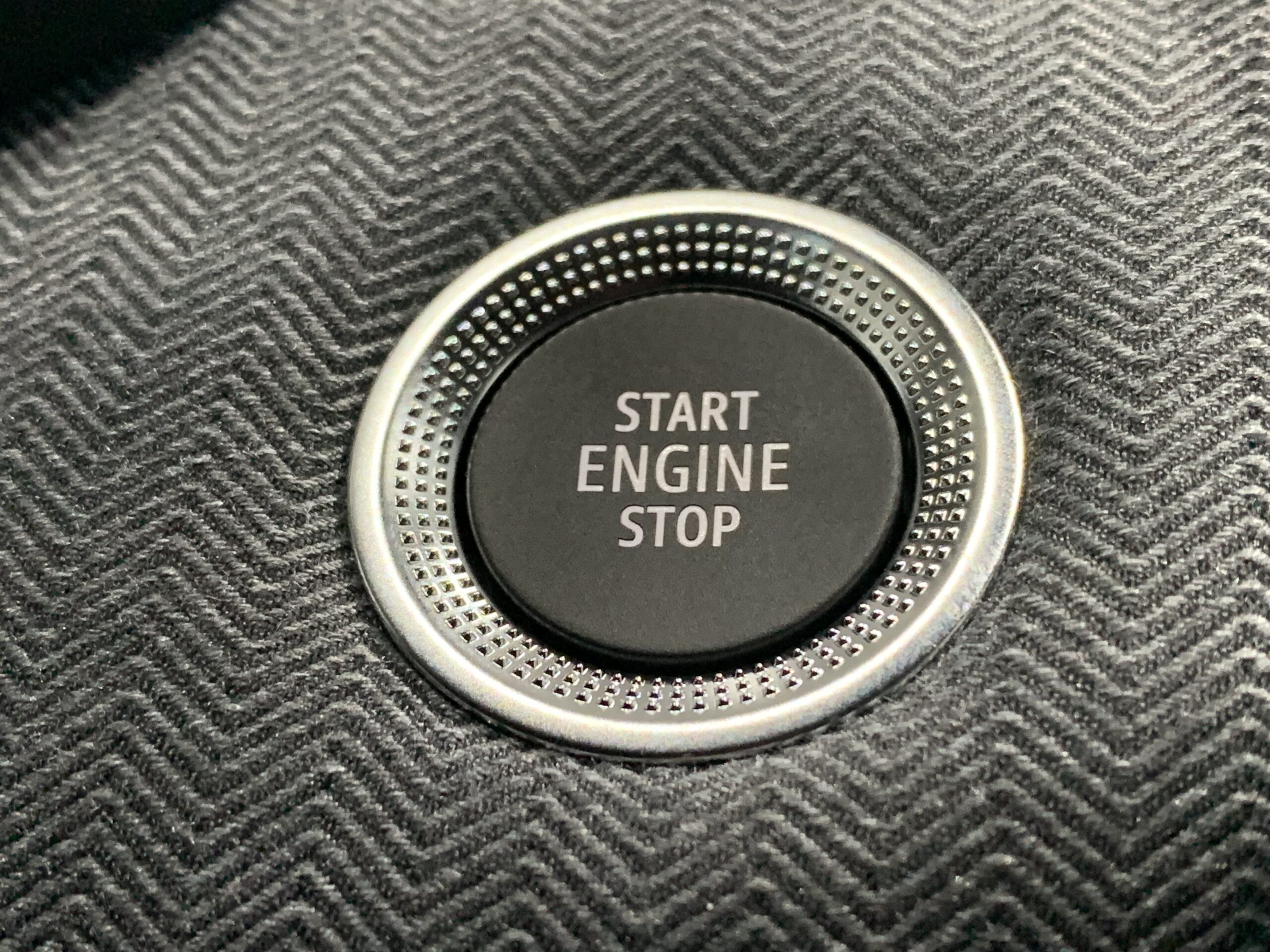 RENAULT CLIO TECHNO FULL HYBRID 145CV + PACK LOOK (LLANTAS 17″) + RUEDA DE EMERGENCIA