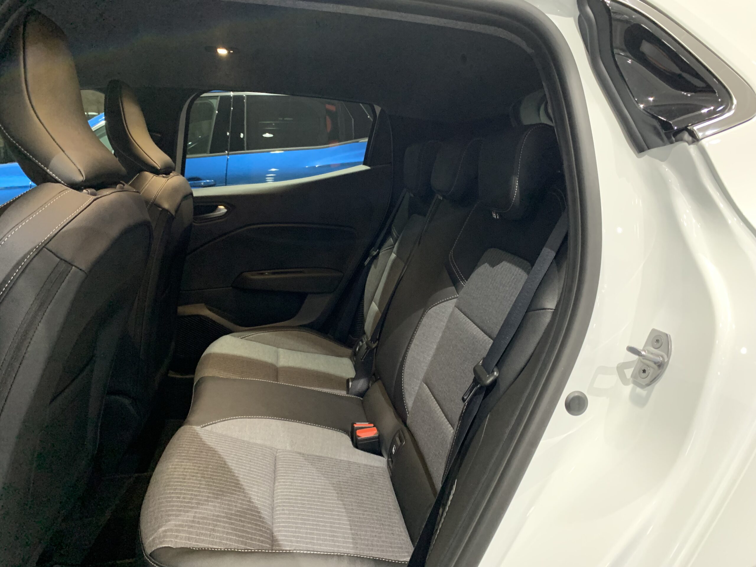 RENAULT CLIO TECHNO FULL HYBRID 145CV + PACK LOOK (LLANTAS 17″) + RUEDA DE EMERGENCIA