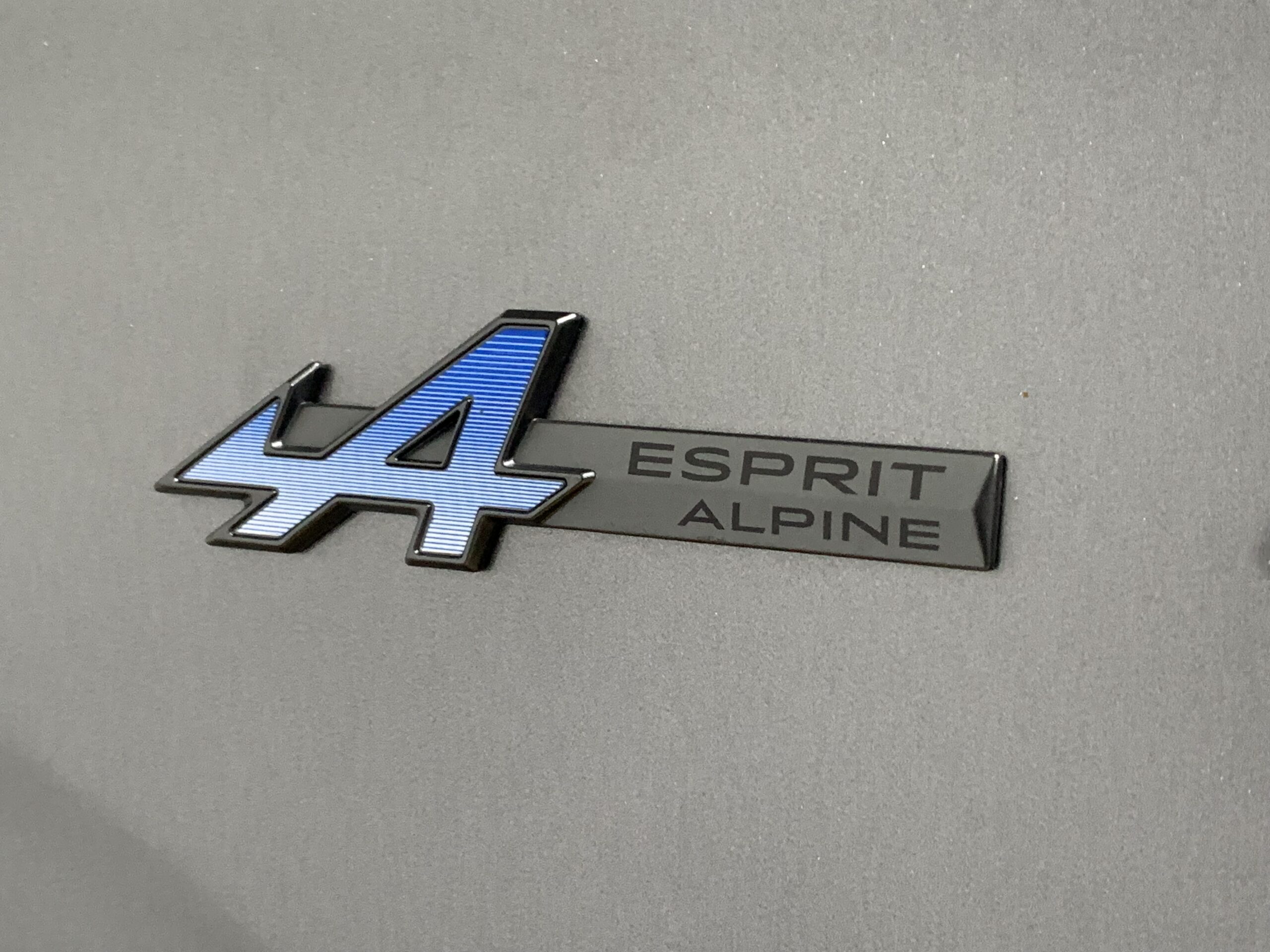 RENAULT NUEVO AUSTRAL ESPIRIT ALPINE FULL HYBRID 200CV + TECHO NEGRO BRILLANTE