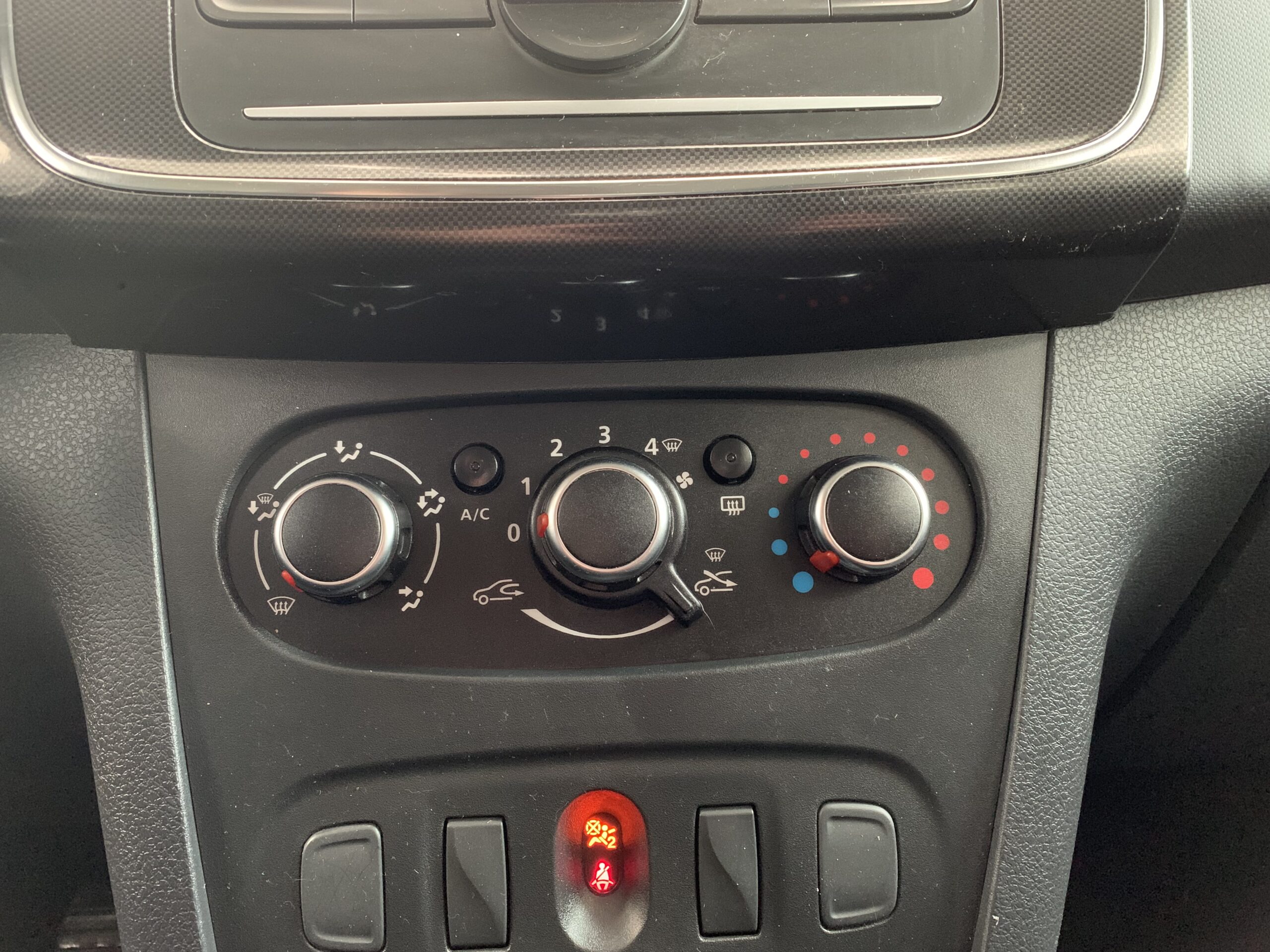 SANDERO COMFORT BLUE DCI 95CV + CLIMATIZACION MANUAL + RUEDA DE REPUESTO