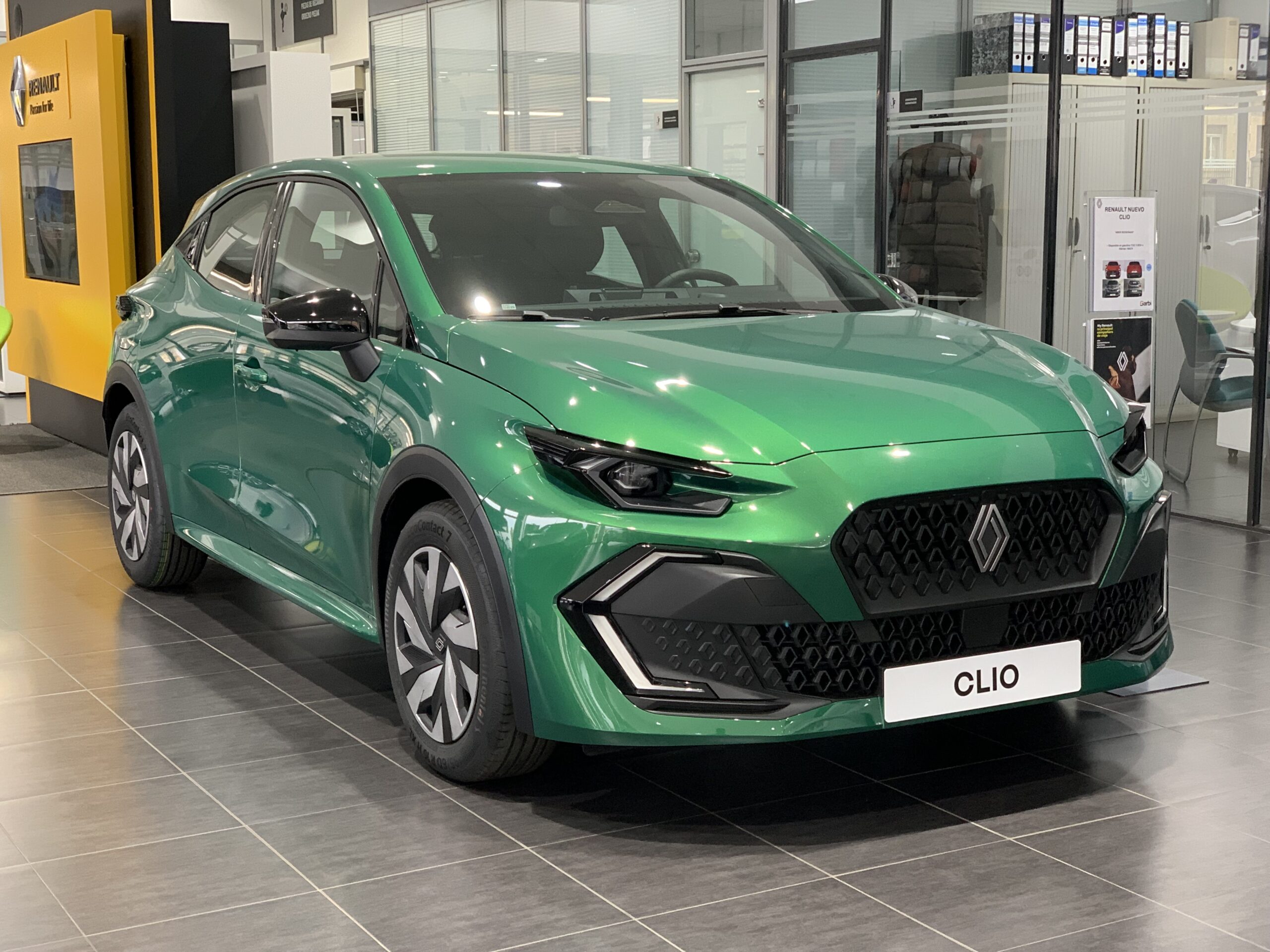 NUEVO CLIO EVOLUTION TCE 115CV + RUEDA DE EMERGENCIA + CAMARA DE VISION TRASERA