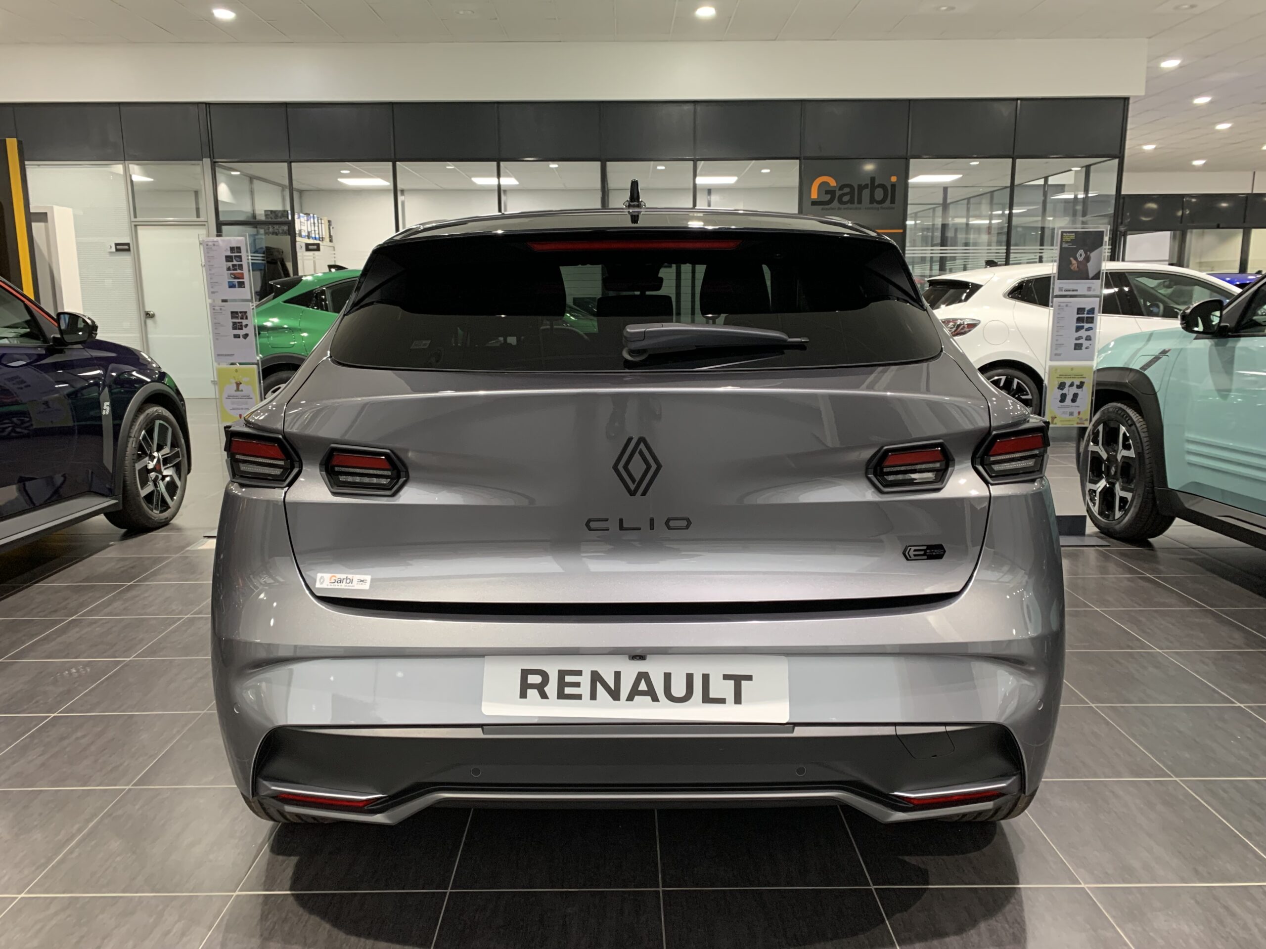 NUEVO CLIO ESPIRIT ALPINE FULL HYBRID 160CV + PACK PARKING