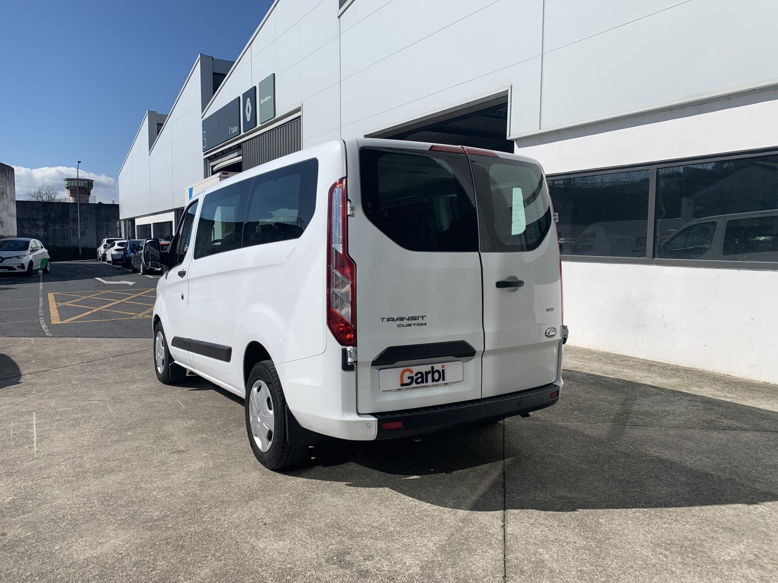 FORD TRANSIT CUSTOM KOMBI L1H1 9 PLAZAS 320 TREND HIBRIDO ENCHUFABLE DE 125CV