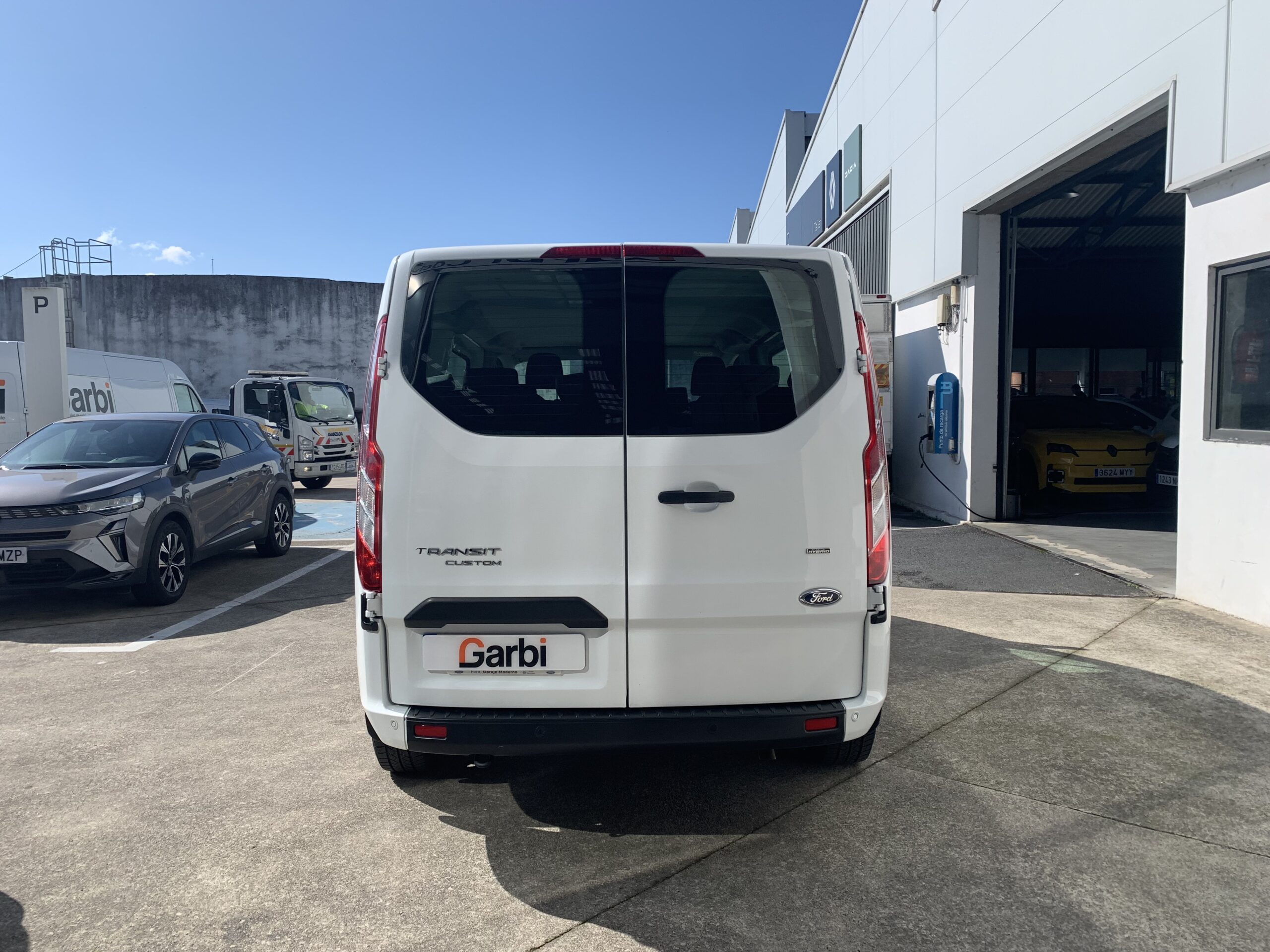 FORD TRANSIT CUSTOM KOMBI L1H1 9 PLAZAS 320 TREND HIBRIDO ENCHUFABLE DE 125CV