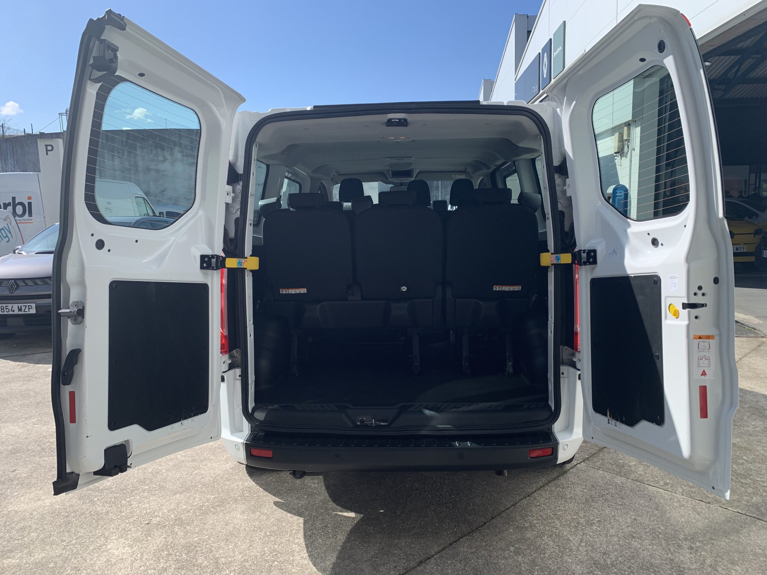 FORD TRANSIT CUSTOM KOMBI L1H1 9 PLAZAS 320 TREND HIBRIDO ENCHUFABLE DE 125CV