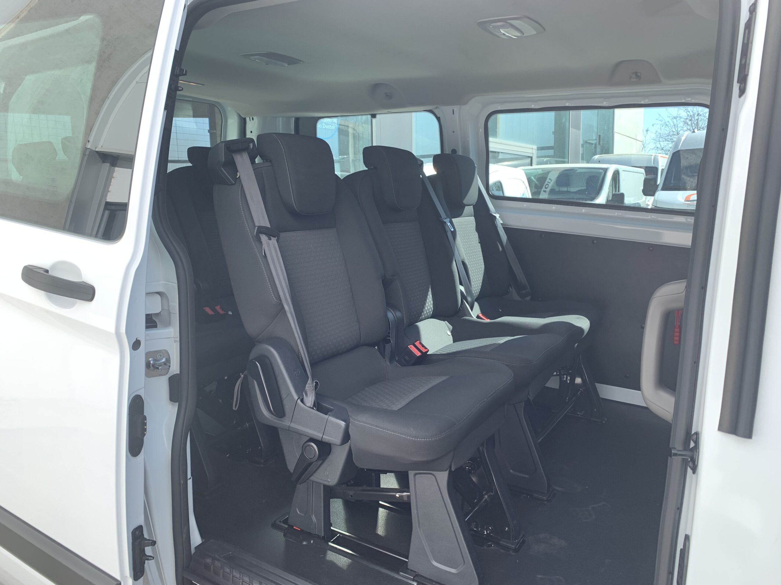 FORD TRANSIT CUSTOM KOMBI L1H1 9 PLAZAS 320 TREND HIBRIDO ENCHUFABLE DE 125CV