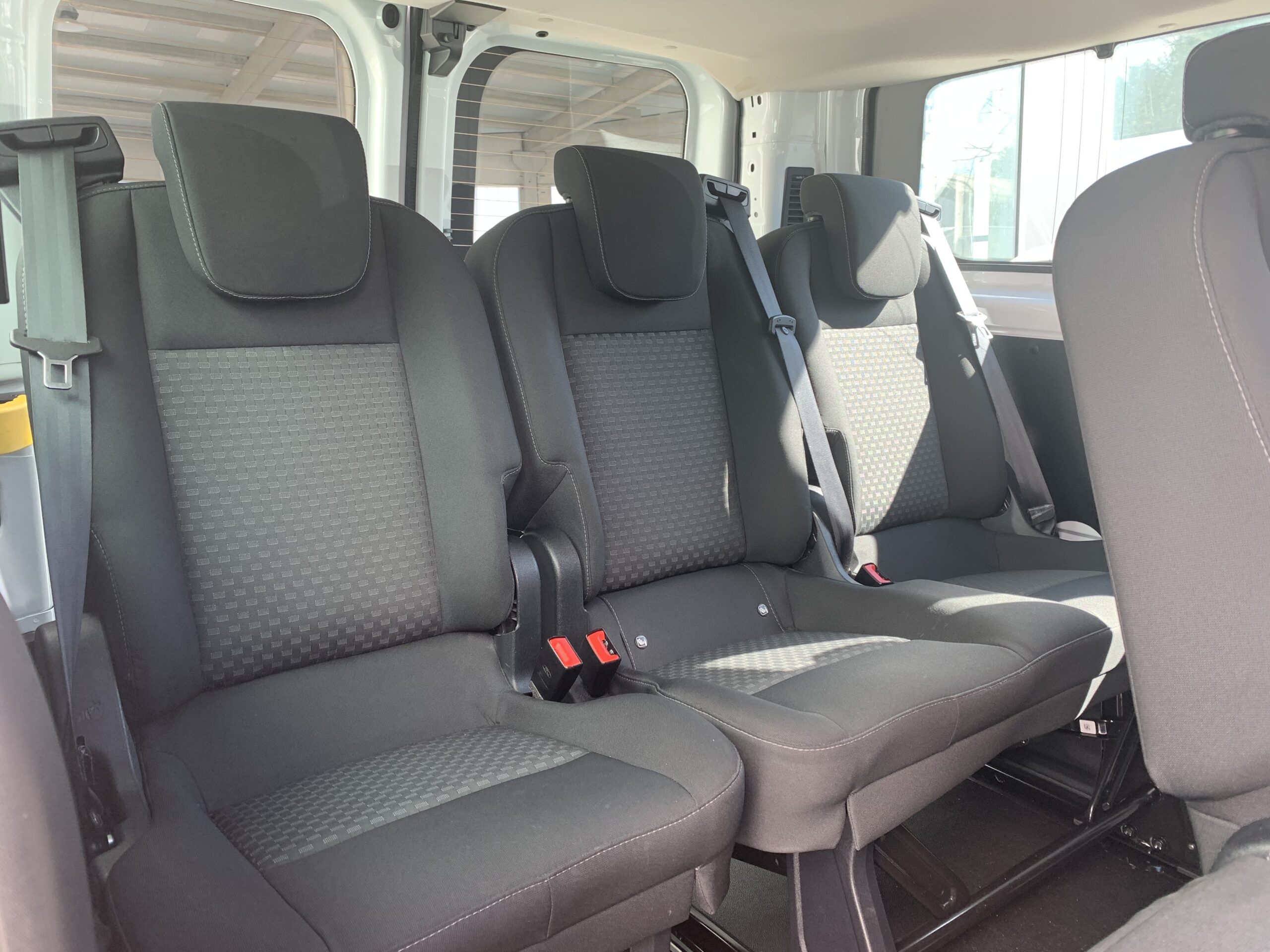 FORD TRANSIT CUSTOM KOMBI L1H1 9 PLAZAS 320 TREND HIBRIDO ENCHUFABLE DE 125CV