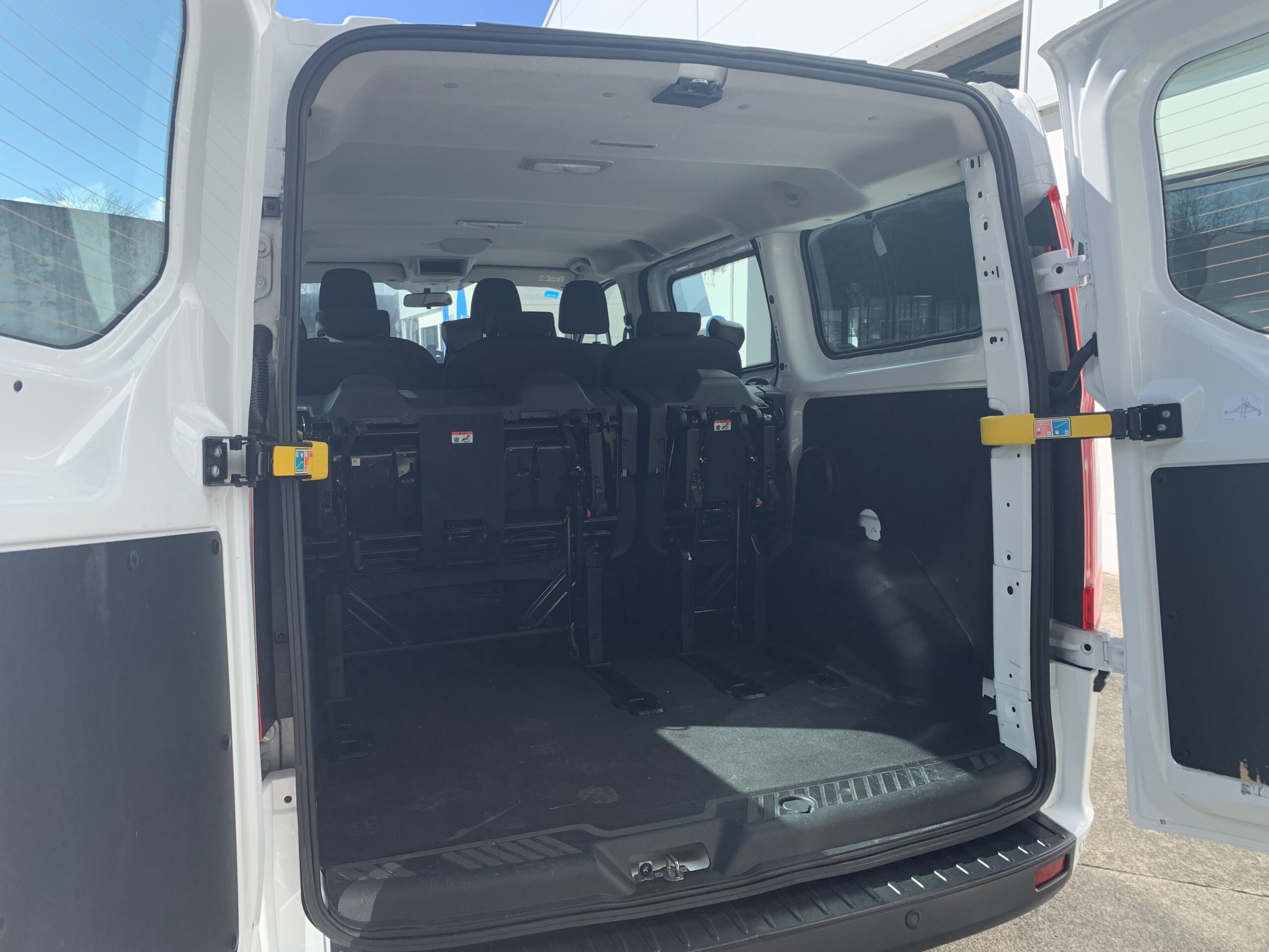 FORD TRANSIT CUSTOM KOMBI L1H1 9 PLAZAS 320 TREND HIBRIDO ENCHUFABLE DE 125CV