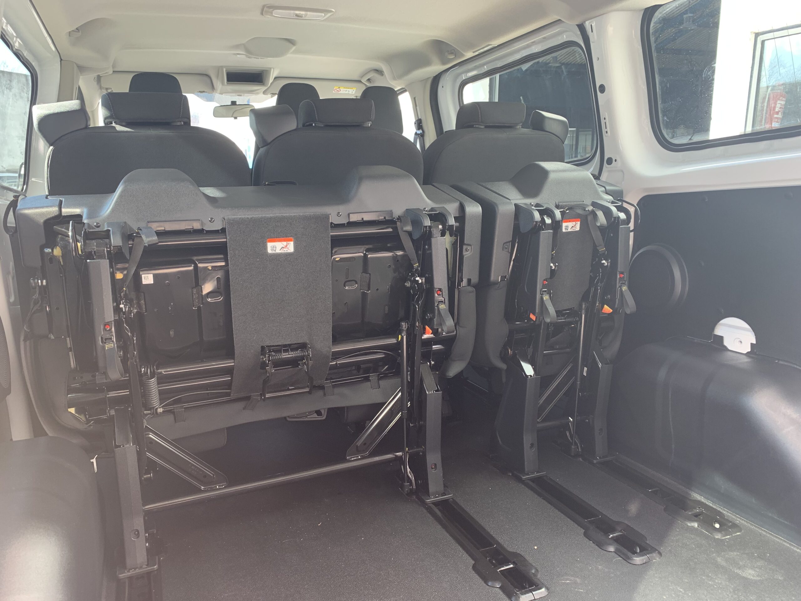 FORD TRANSIT CUSTOM KOMBI L1H1 9 PLAZAS 320 TREND HIBRIDO ENCHUFABLE DE 125CV