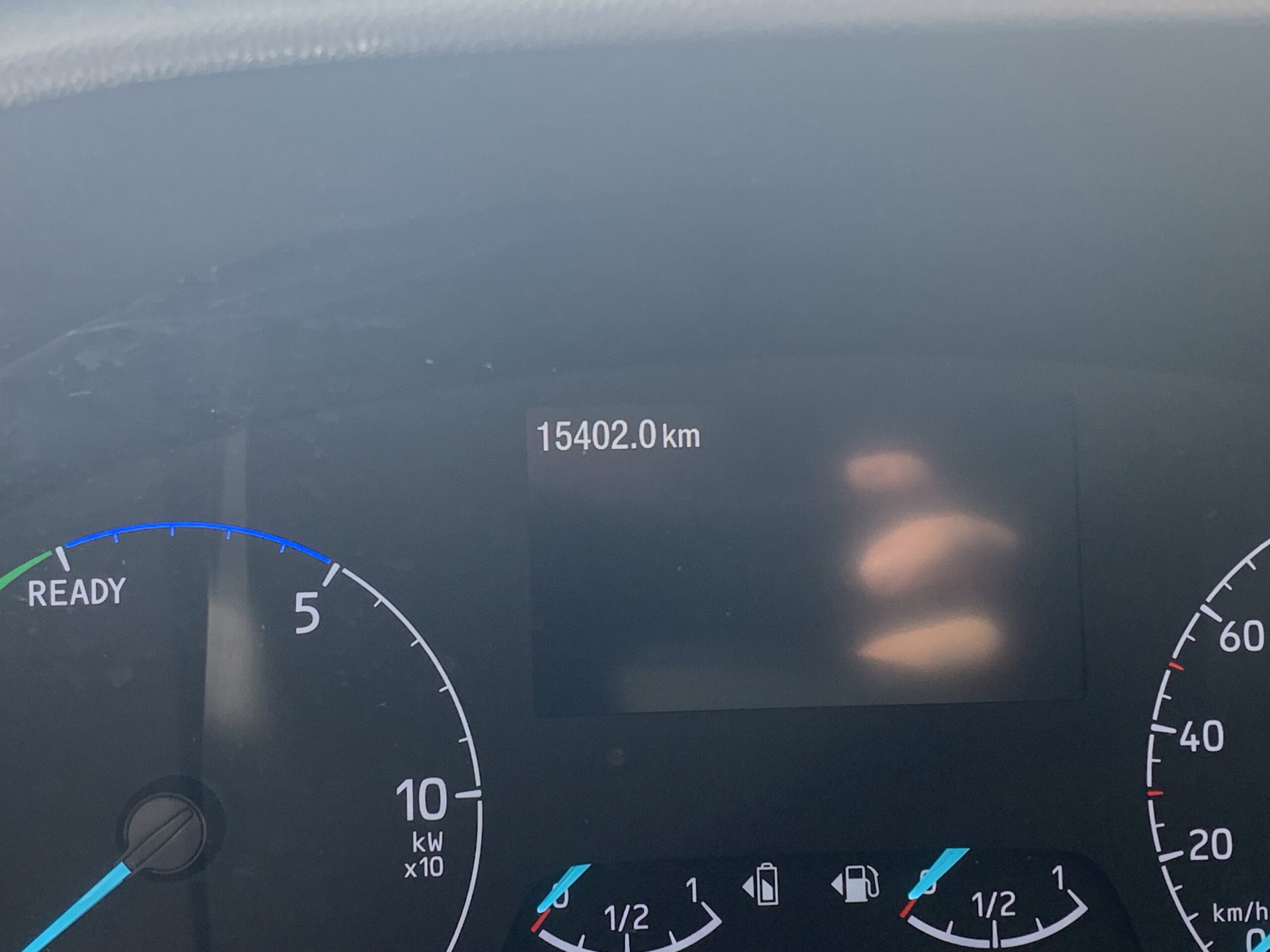 FORD TRANSIT CUSTOM KOMBI L1H1 9 PLAZAS 320 TREND HIBRIDO ENCHUFABLE DE 125CV