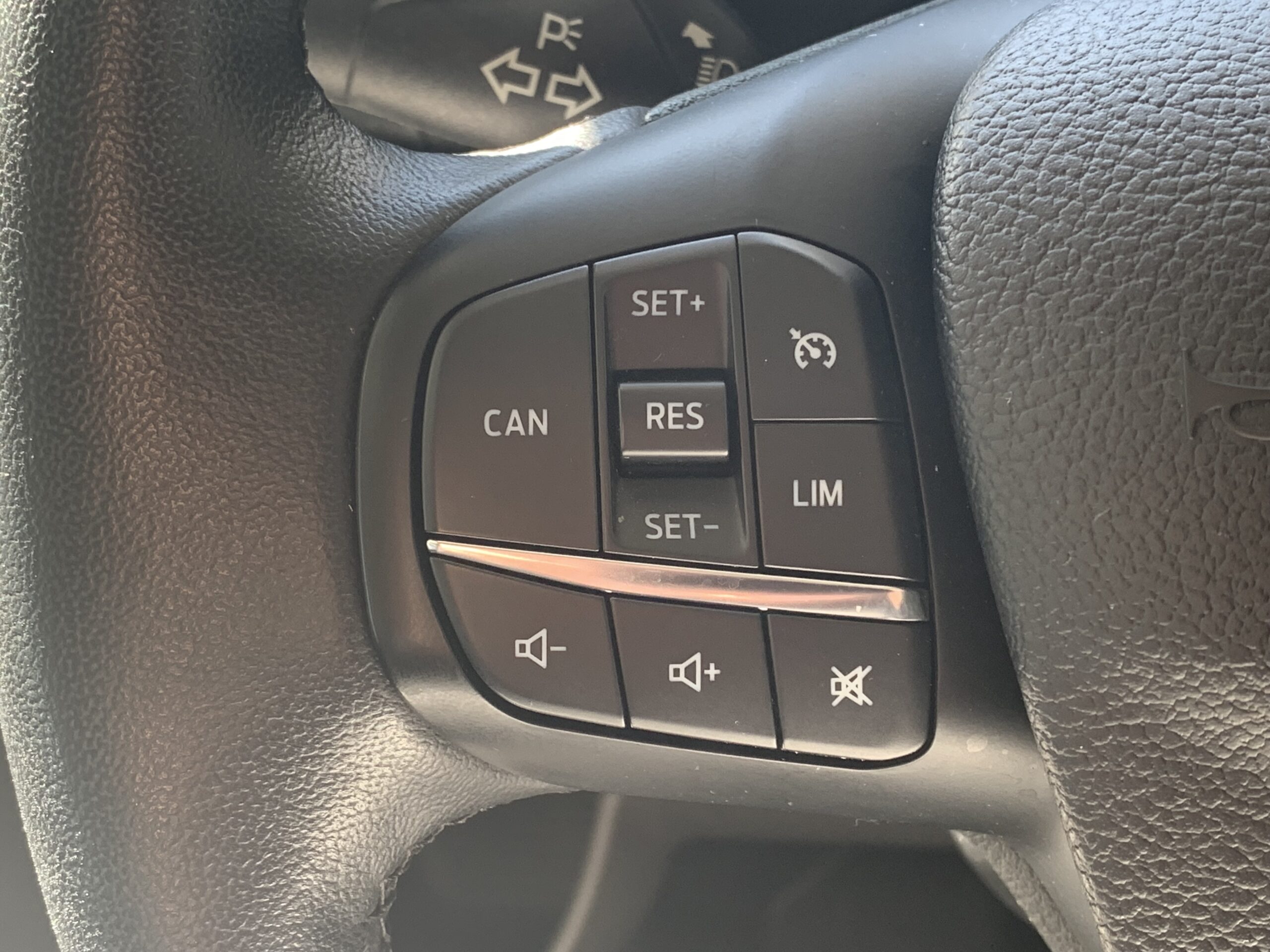 FORD TRANSIT CUSTOM KOMBI L1H1 9 PLAZAS 320 TREND HIBRIDO ENCHUFABLE DE 125CV