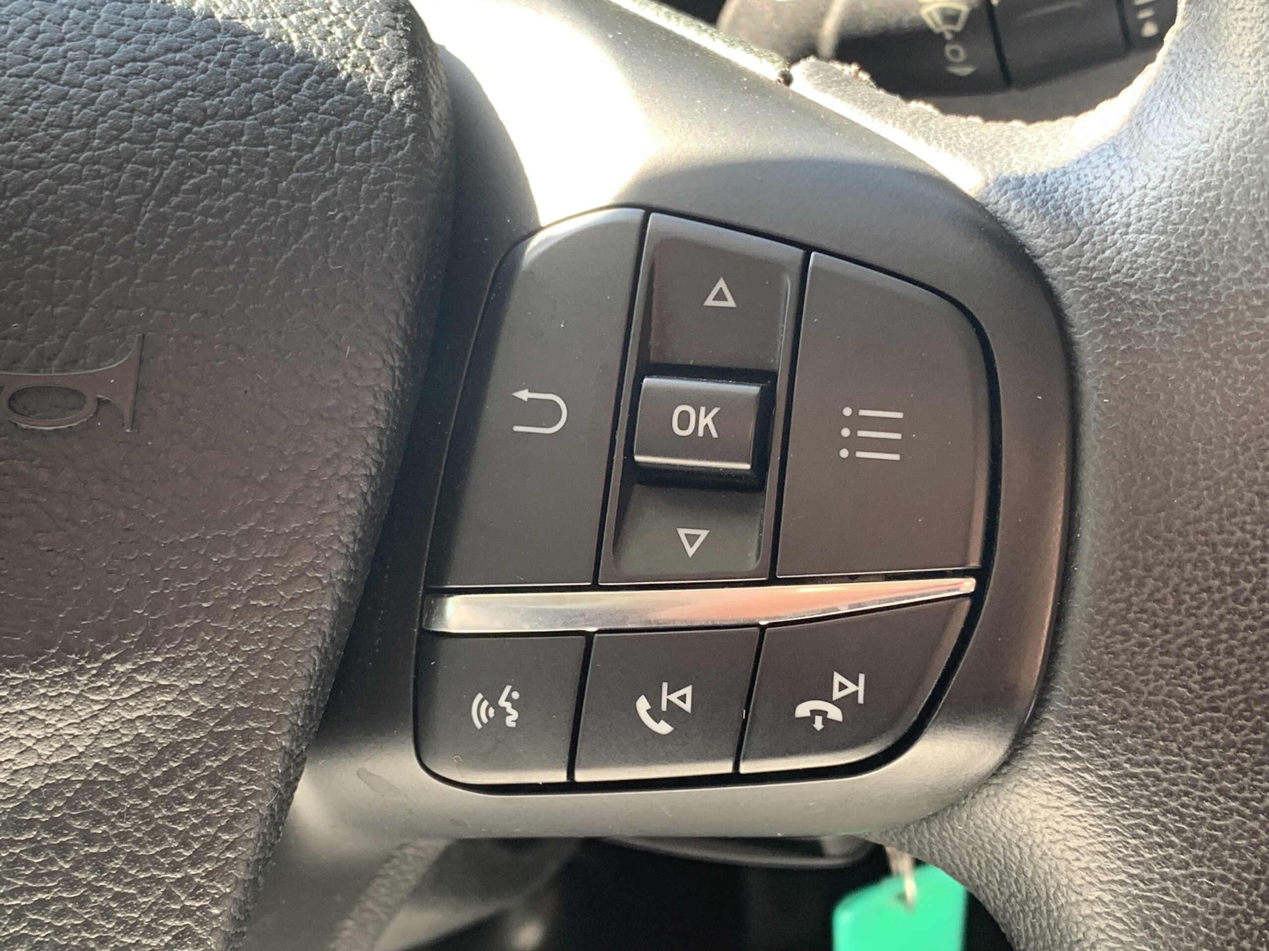 FORD TRANSIT CUSTOM KOMBI L1H1 9 PLAZAS 320 TREND HIBRIDO ENCHUFABLE DE 125CV