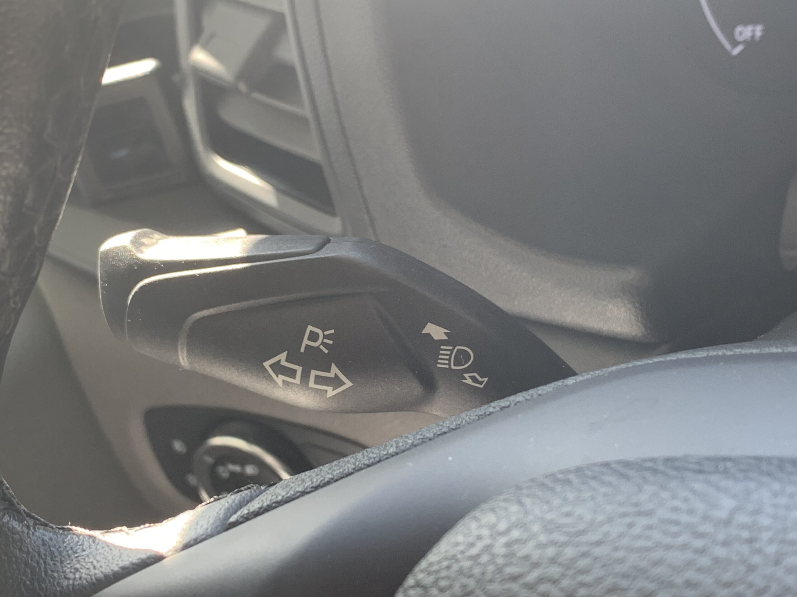 FORD TRANSIT CUSTOM KOMBI L1H1 9 PLAZAS 320 TREND HIBRIDO ENCHUFABLE DE 125CV