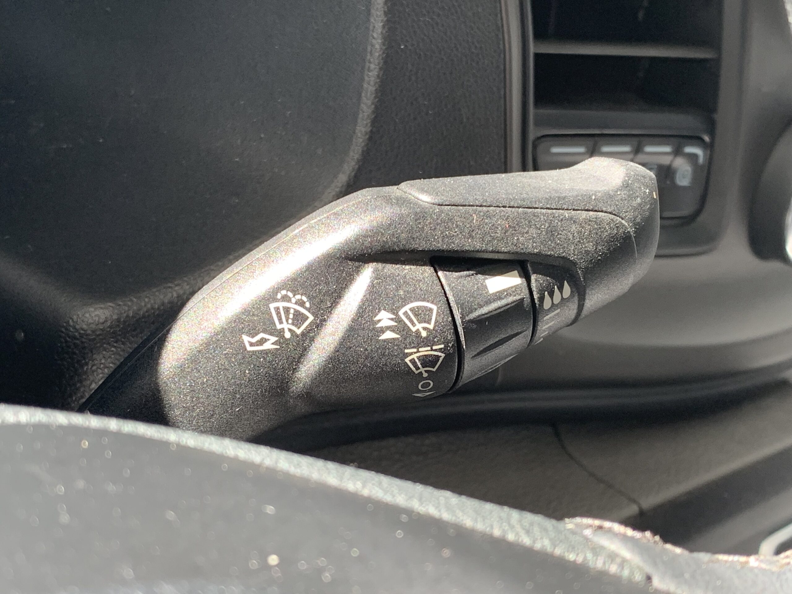 FORD TRANSIT CUSTOM KOMBI L1H1 9 PLAZAS 320 TREND HIBRIDO ENCHUFABLE DE 125CV