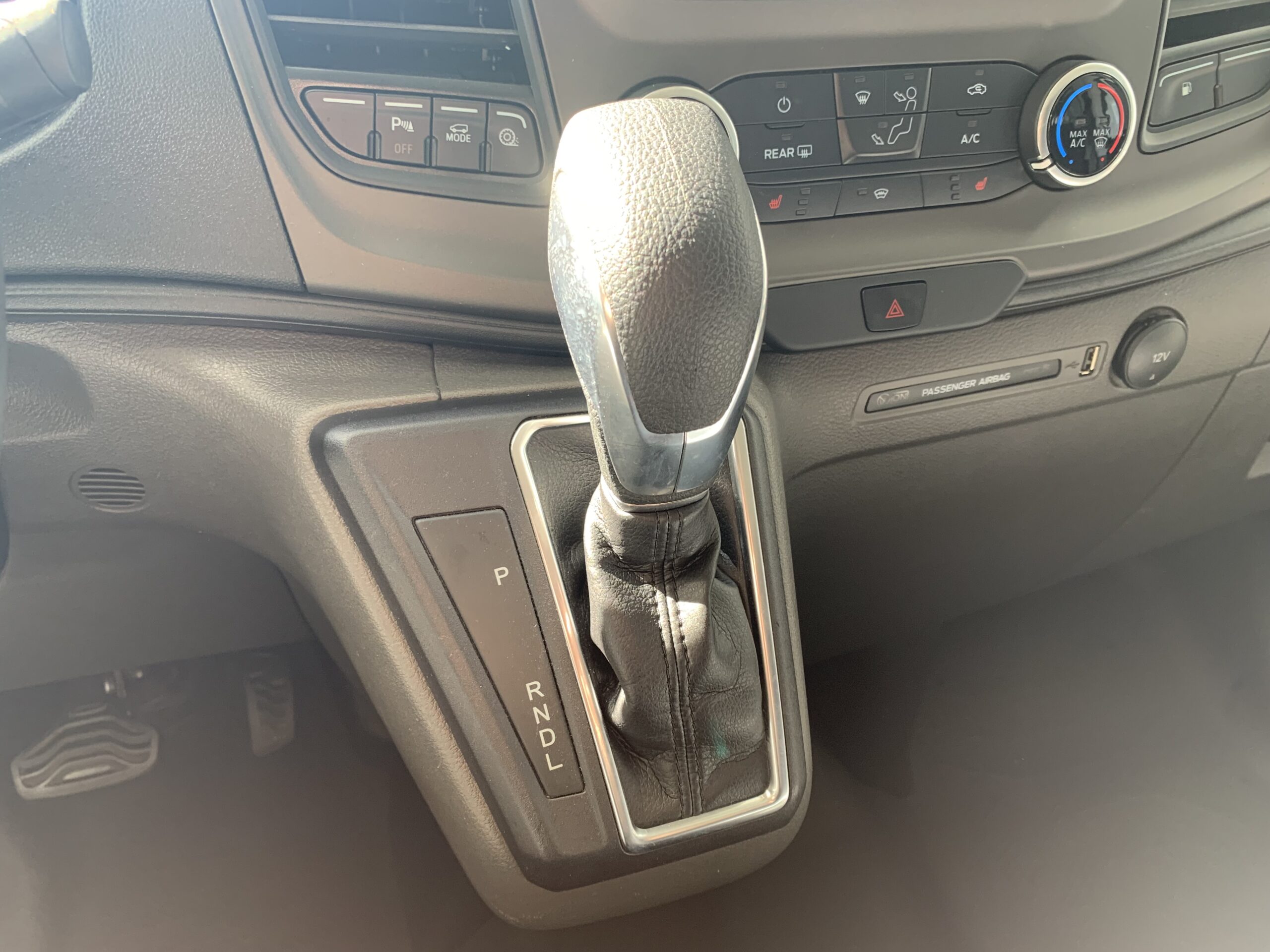 FORD TRANSIT CUSTOM KOMBI L1H1 9 PLAZAS 320 TREND HIBRIDO ENCHUFABLE DE 125CV