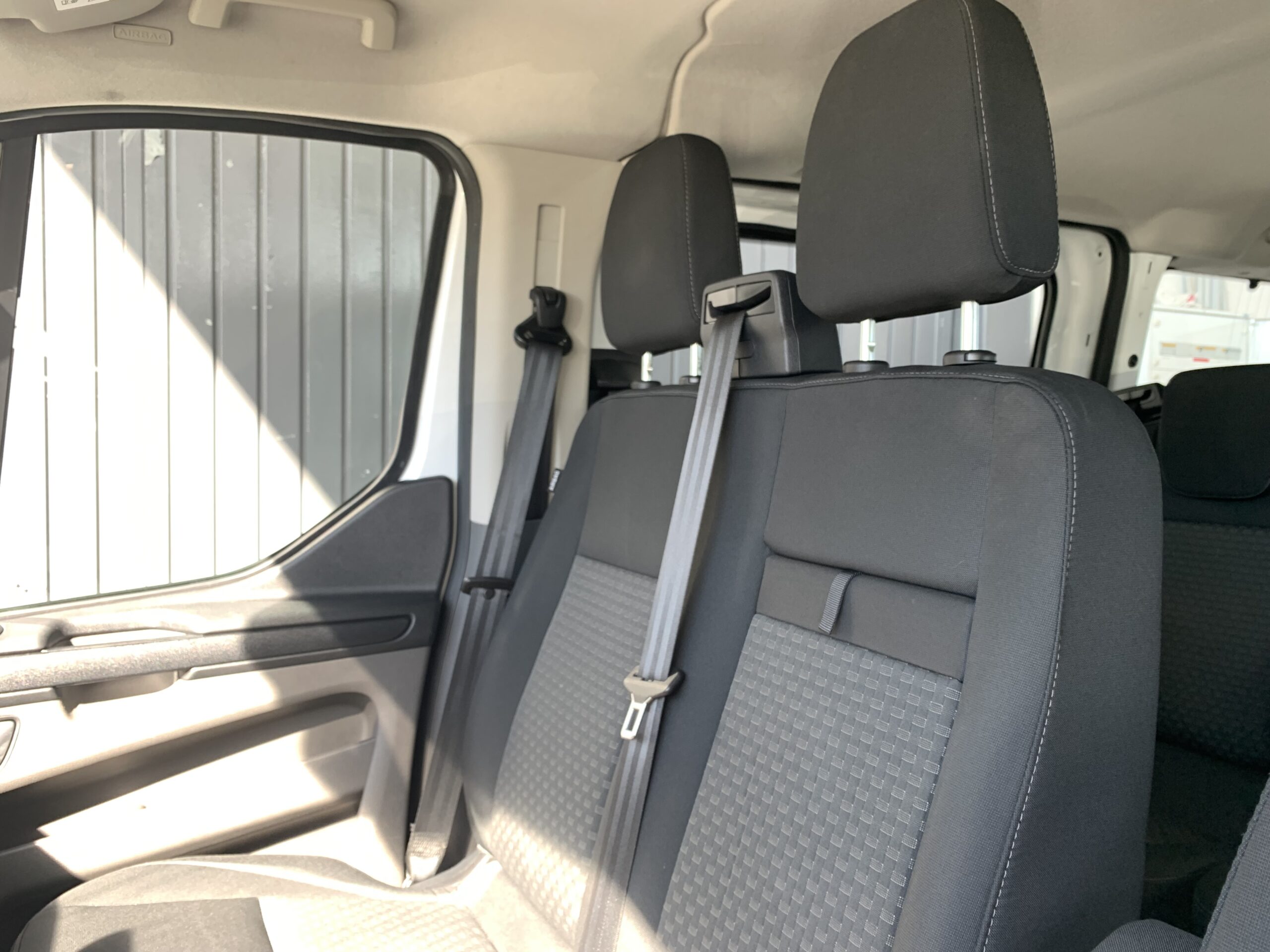 FORD TRANSIT CUSTOM KOMBI L1H1 9 PLAZAS 320 TREND HIBRIDO ENCHUFABLE DE 125CV