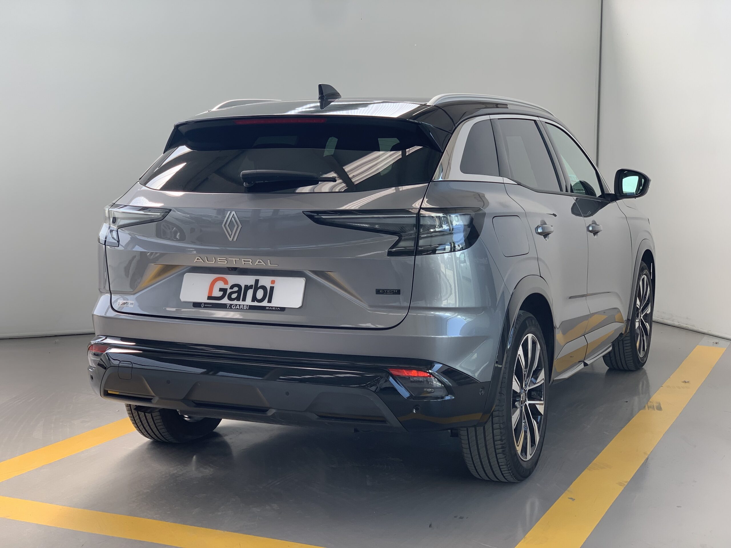 RENAULT AUSTRAL TECHNO E-TECH FULL HYBRID 200CV + TECHO DE COLOR NEGRO