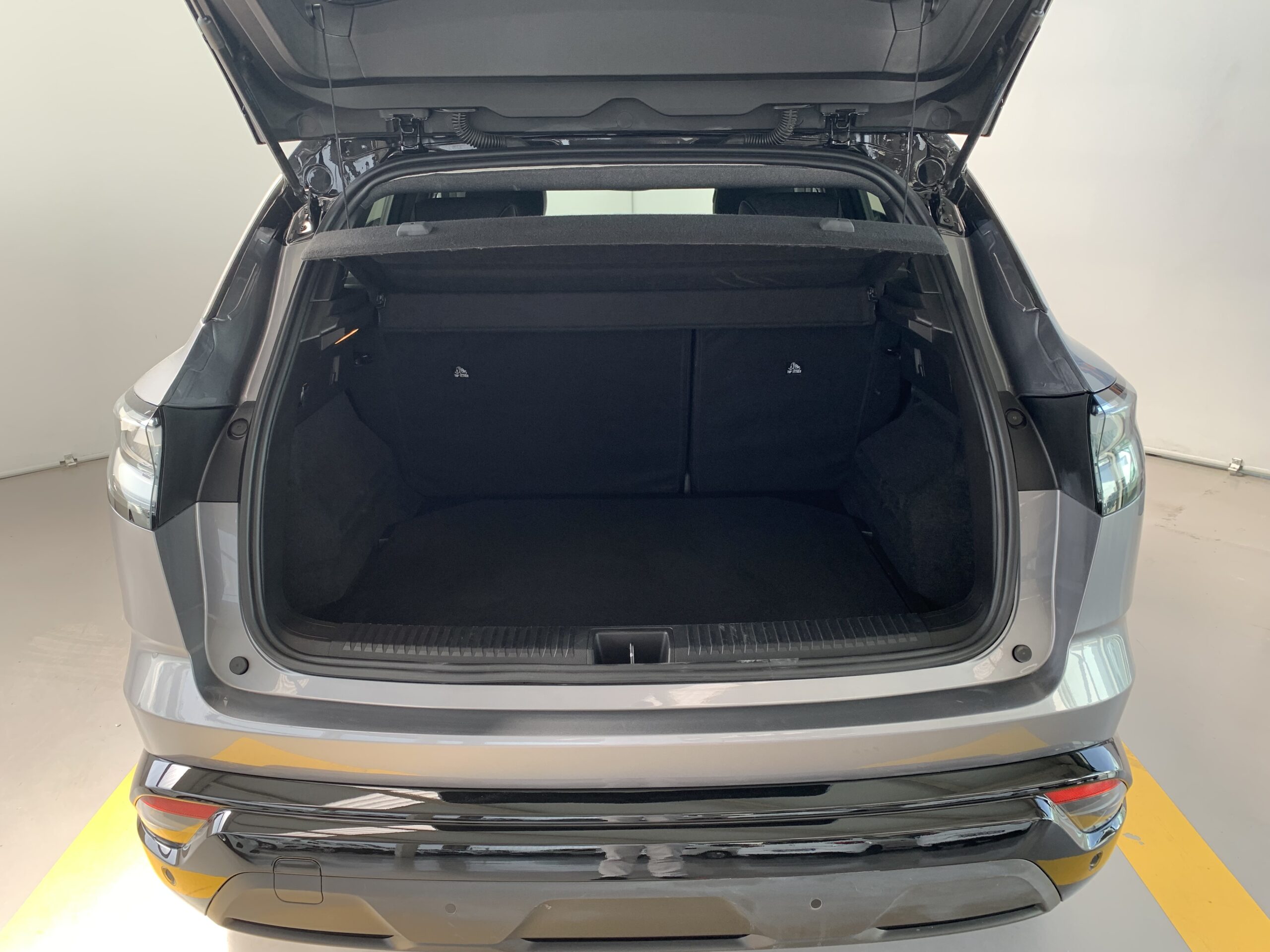 RENAULT AUSTRAL TECHNO E-TECH FULL HYBRID 200CV + TECHO DE COLOR NEGRO