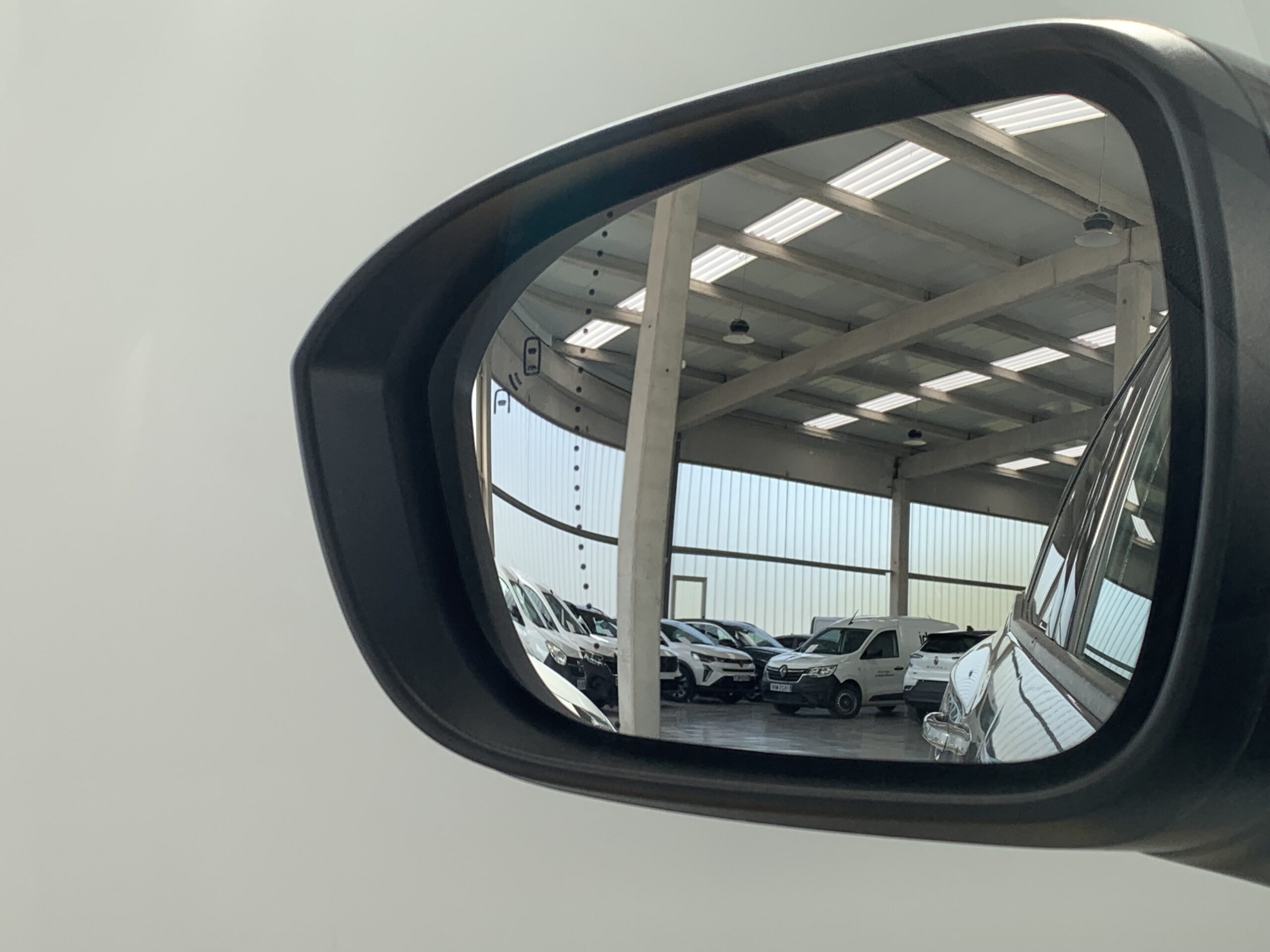 RENAULT AUSTRAL TECHNO E-TECH FULL HYBRID 200CV + TECHO DE COLOR NEGRO