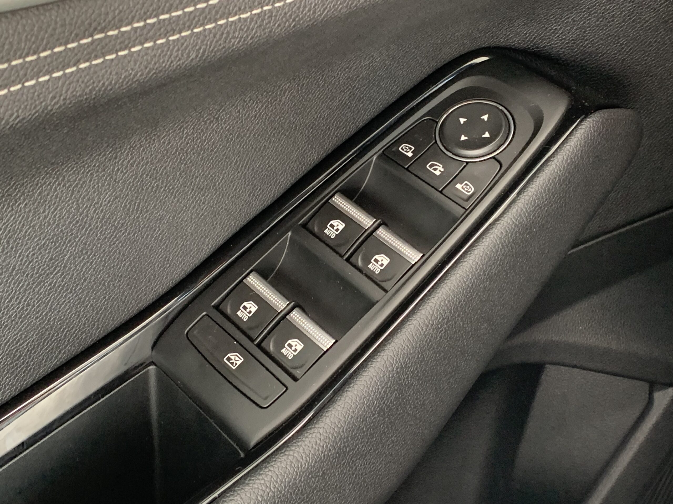 RENAULT AUSTRAL TECHNO E-TECH FULL HYBRID 200CV + TECHO DE COLOR NEGRO
