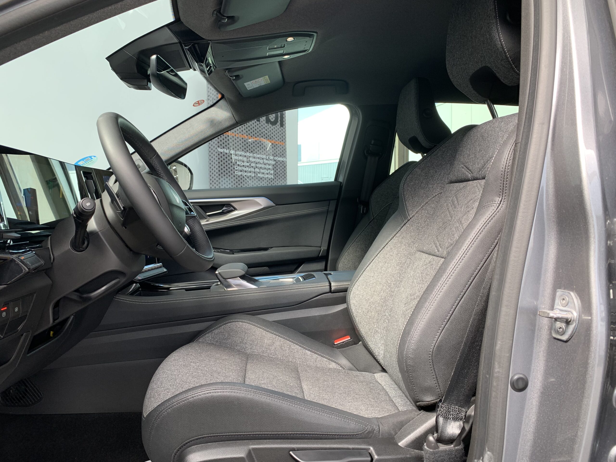 RENAULT AUSTRAL TECHNO E-TECH FULL HYBRID 200CV + TECHO DE COLOR NEGRO