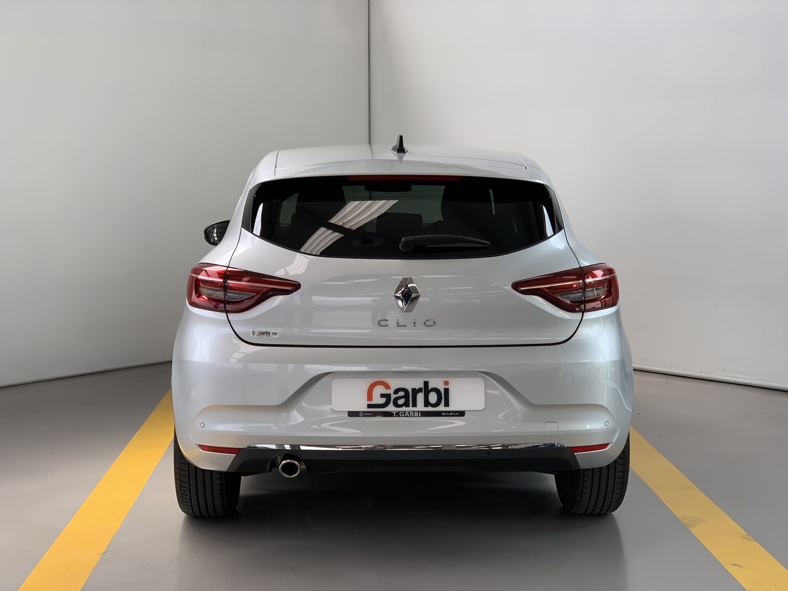 CLIO TECHNO TCE 140 CV + CARGADOR DE INDUCCIÓN + PACK EASY PARKING + PACK LIGHTING + PACK FULL SCREEN EASY LINK + RUEDA DE REPUESTO