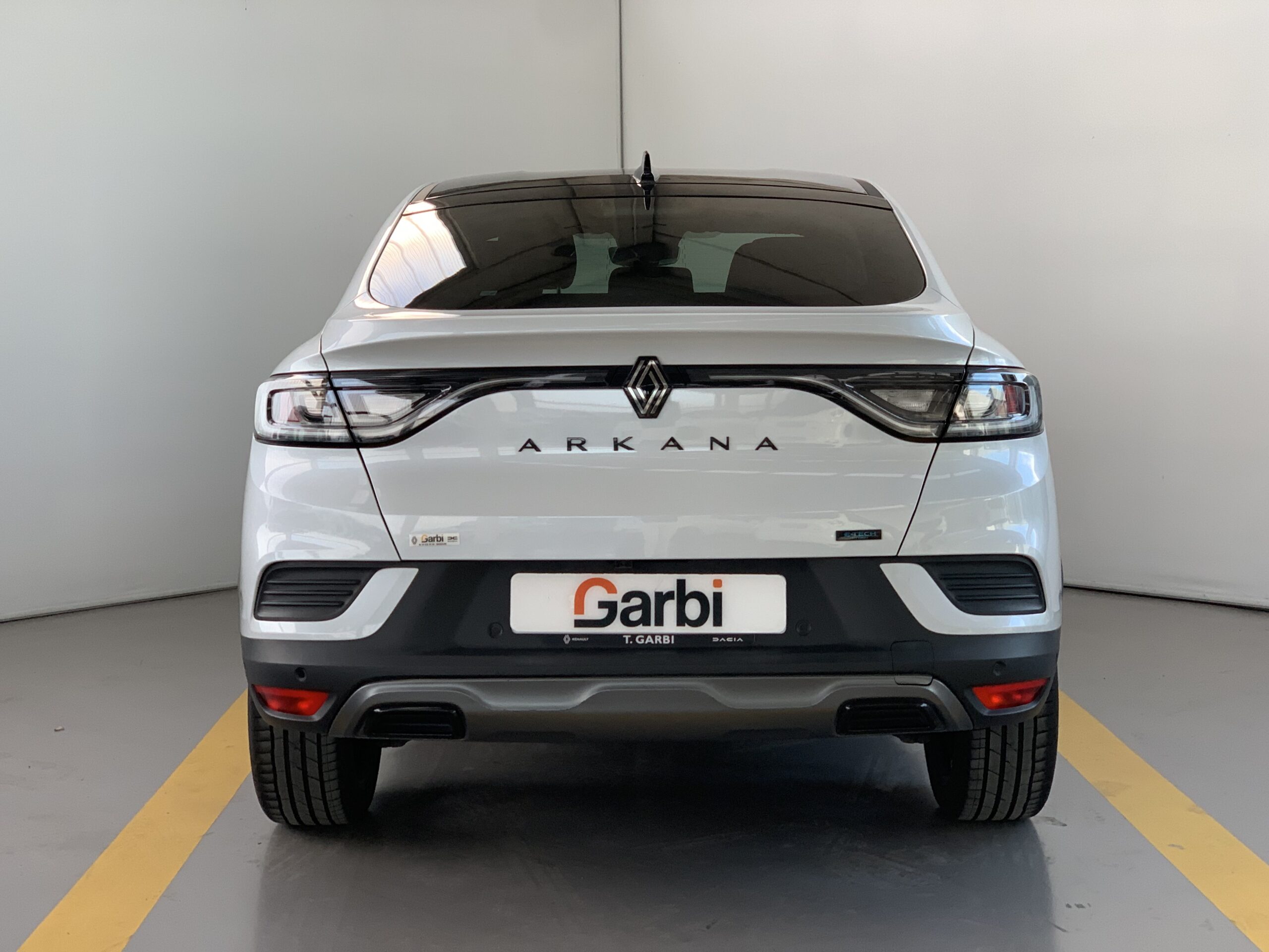 RENAULT ARKANA ESPIRIT ALPINE E-TECH 145CV + PACK PARKING + TECHO DE COLOR NEGRO