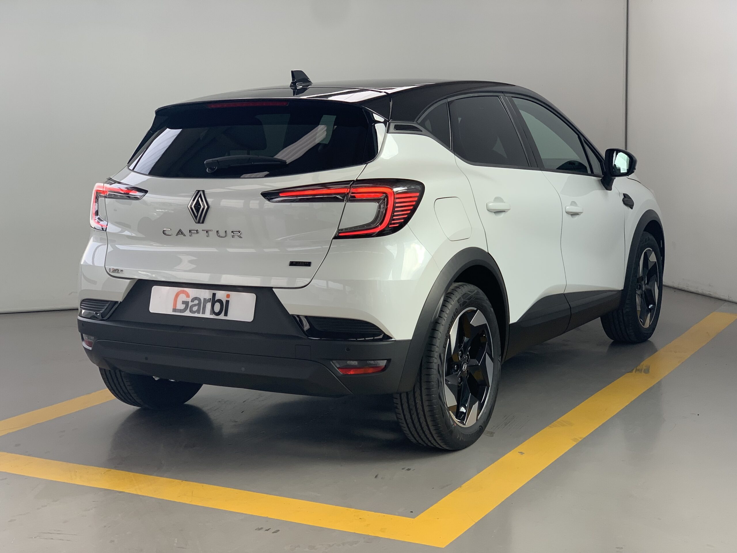 RENAULT CAPTUR TECHNO FULL HYBRID 160CV + RUEDA DE REPUESTO + CARROCERIA BLANCO NACARADO CON TECHO NEGRO BRILLANTE